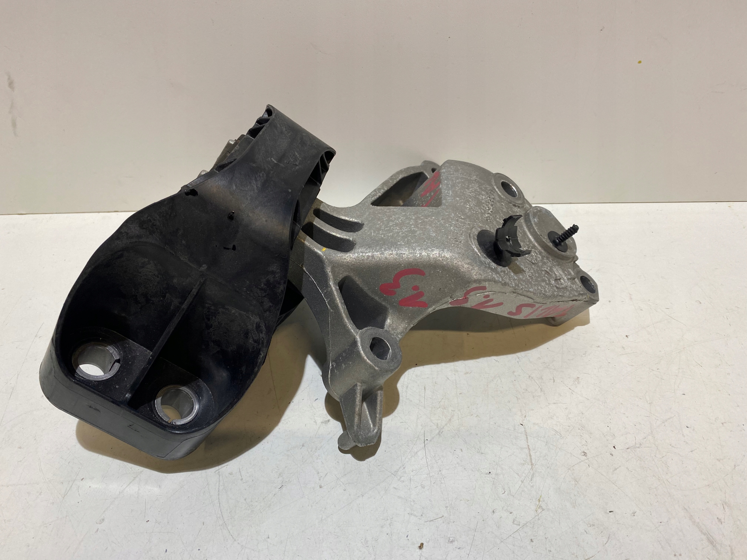 RENAULT TALISMAN 1.3 TCE ENGINE MOUNT HOLDER