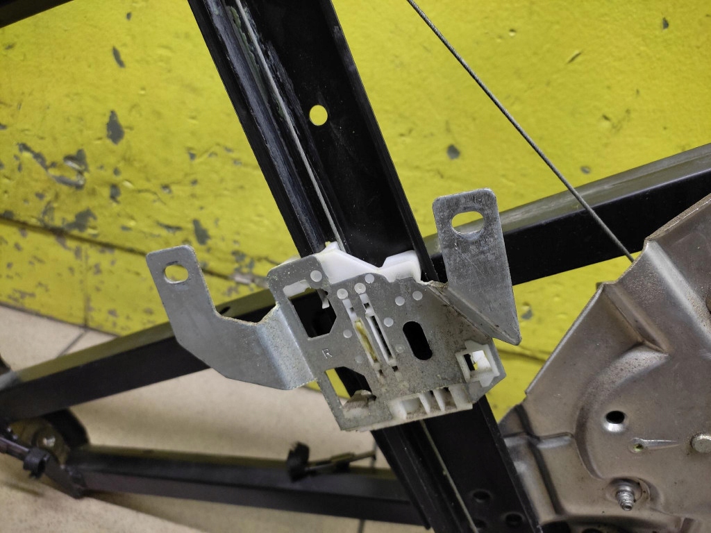 AUDI A6 C5 window regulator right rear part