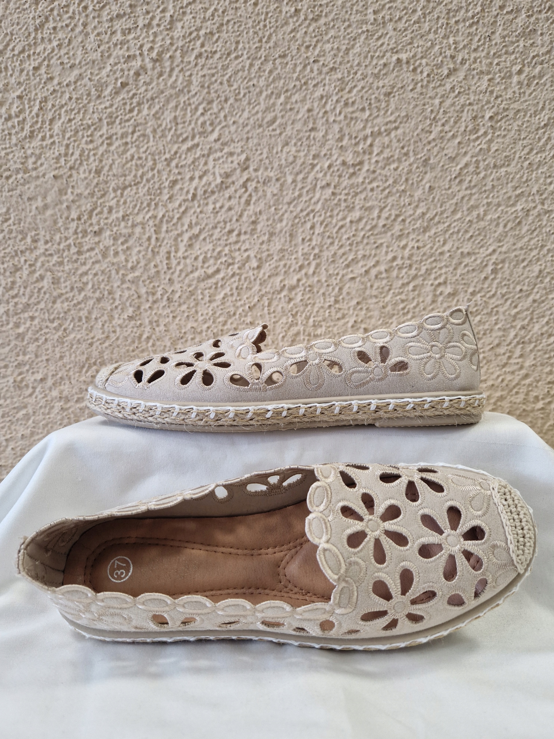 ESPADRYLE BEŻOWE AŻUROWE WSUWANE Z NOSKIEM EKOSKÓRA COLLECTION PARIS R.39 Rozmiar 39