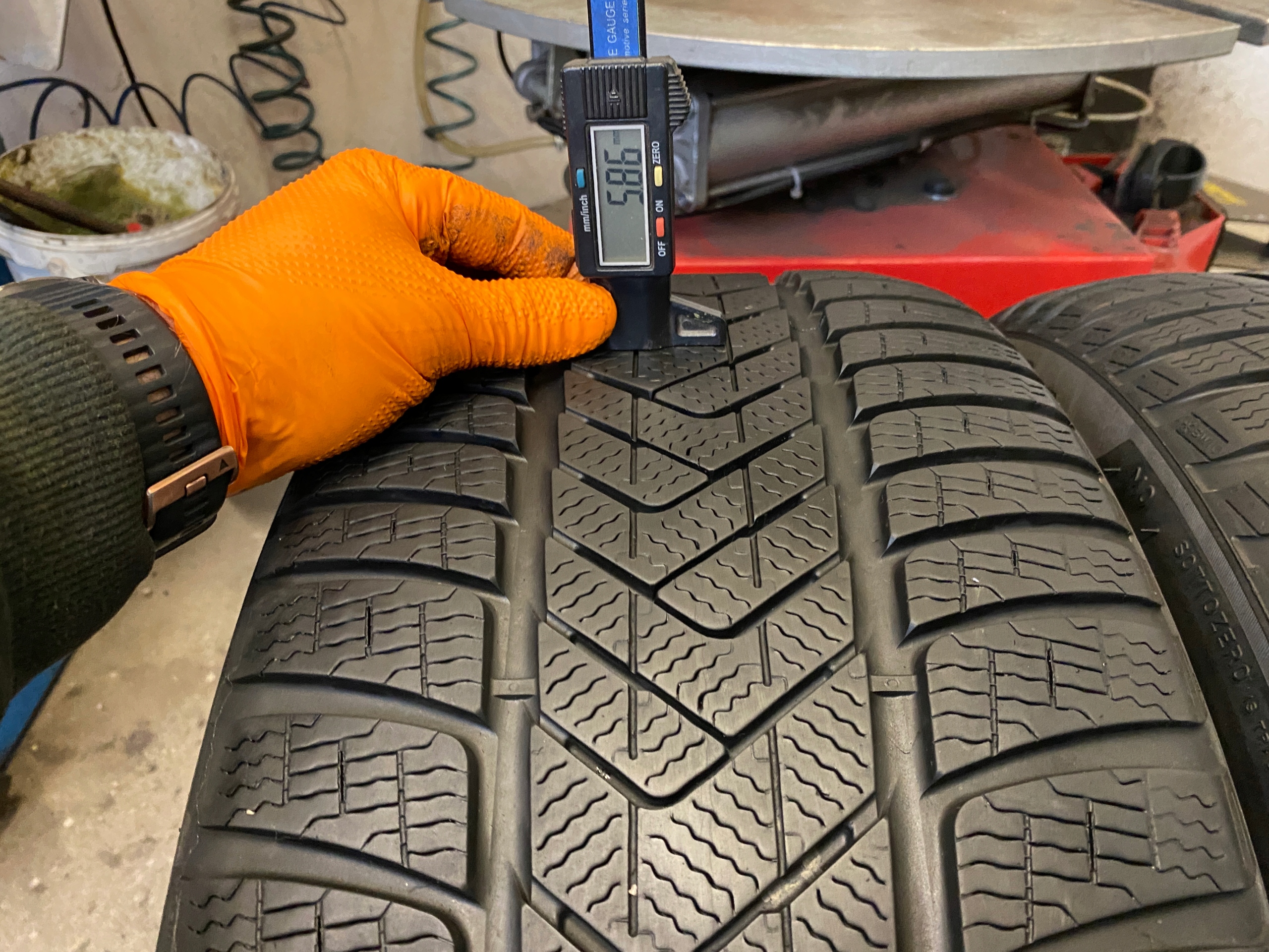 2 tyres winter 275/40R18 Pirelli Sottozero 3 6mm
