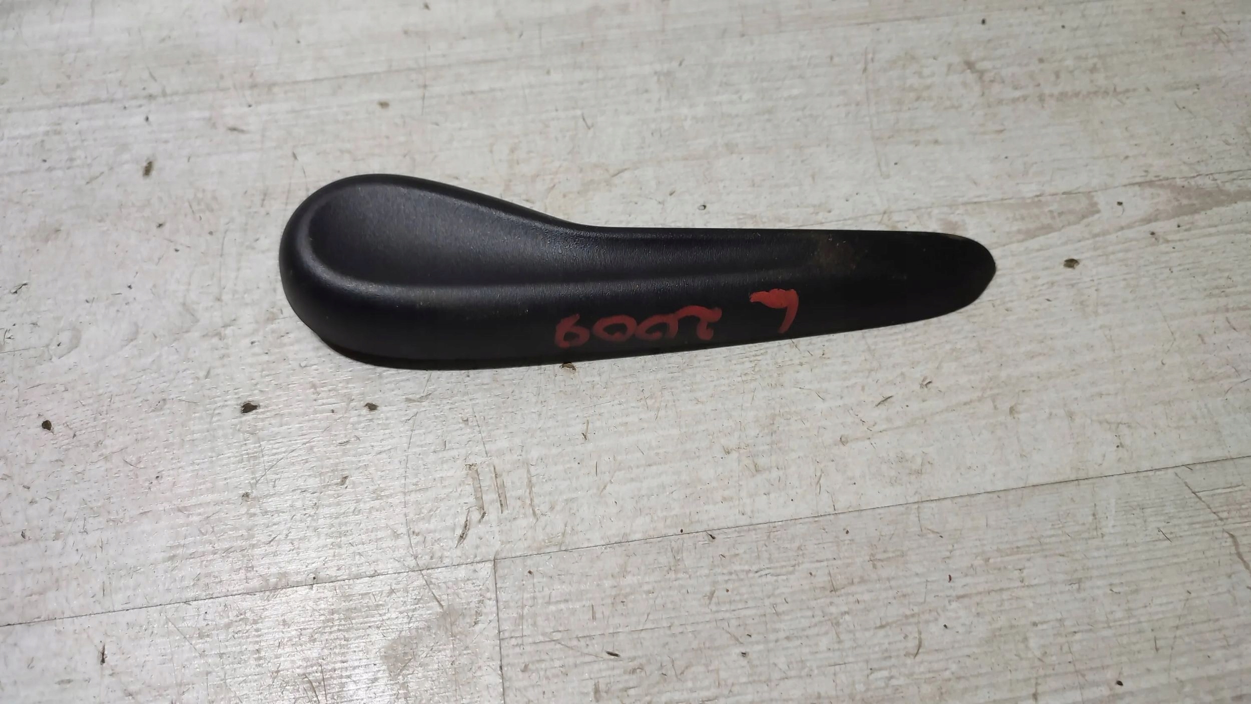 Peugeot 2008 and 2013 left side handle seat