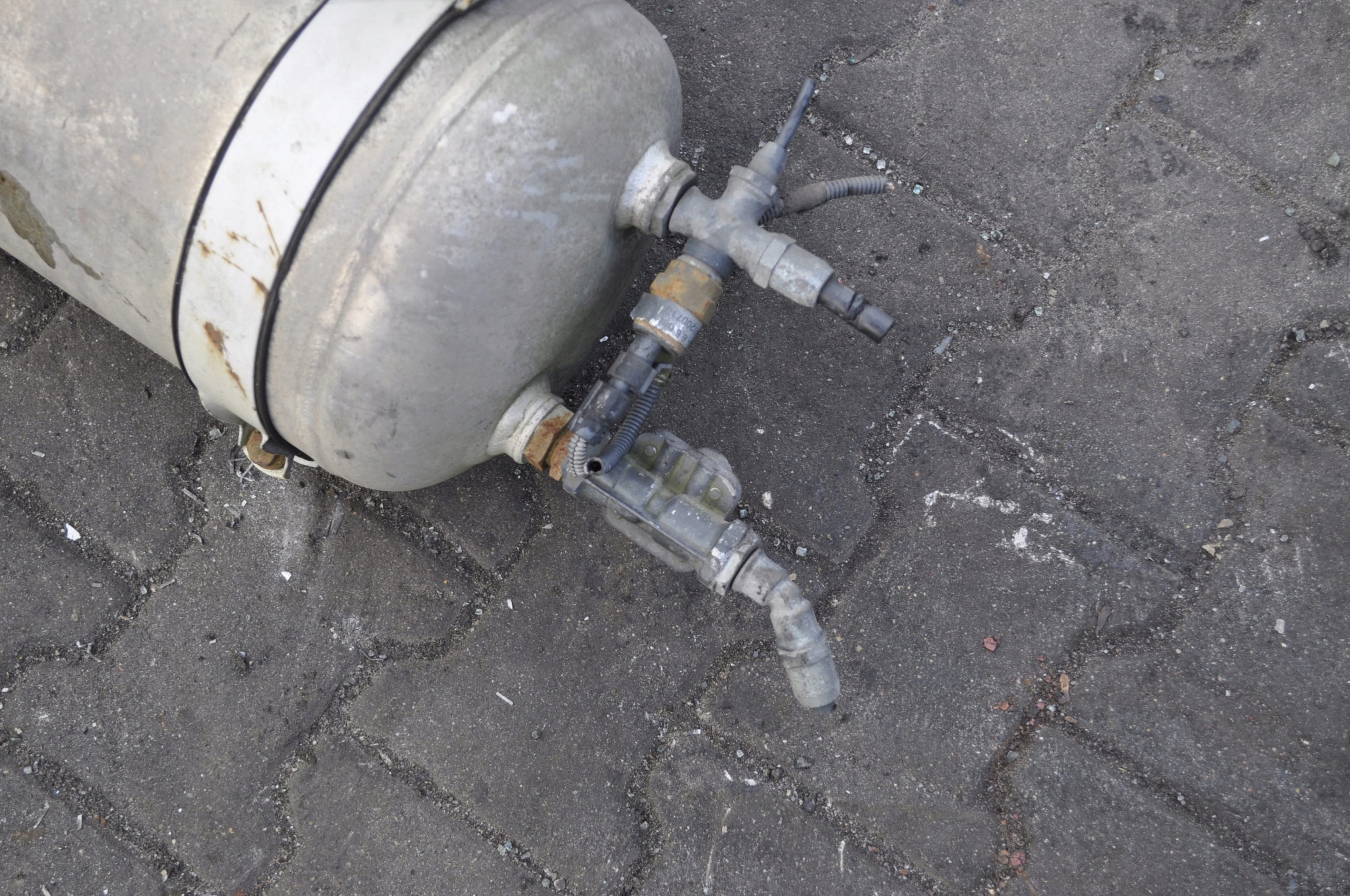 IVECO STRALIS 420 ZBIORNIK POWIETRZA Part manufacturer Iveco OE