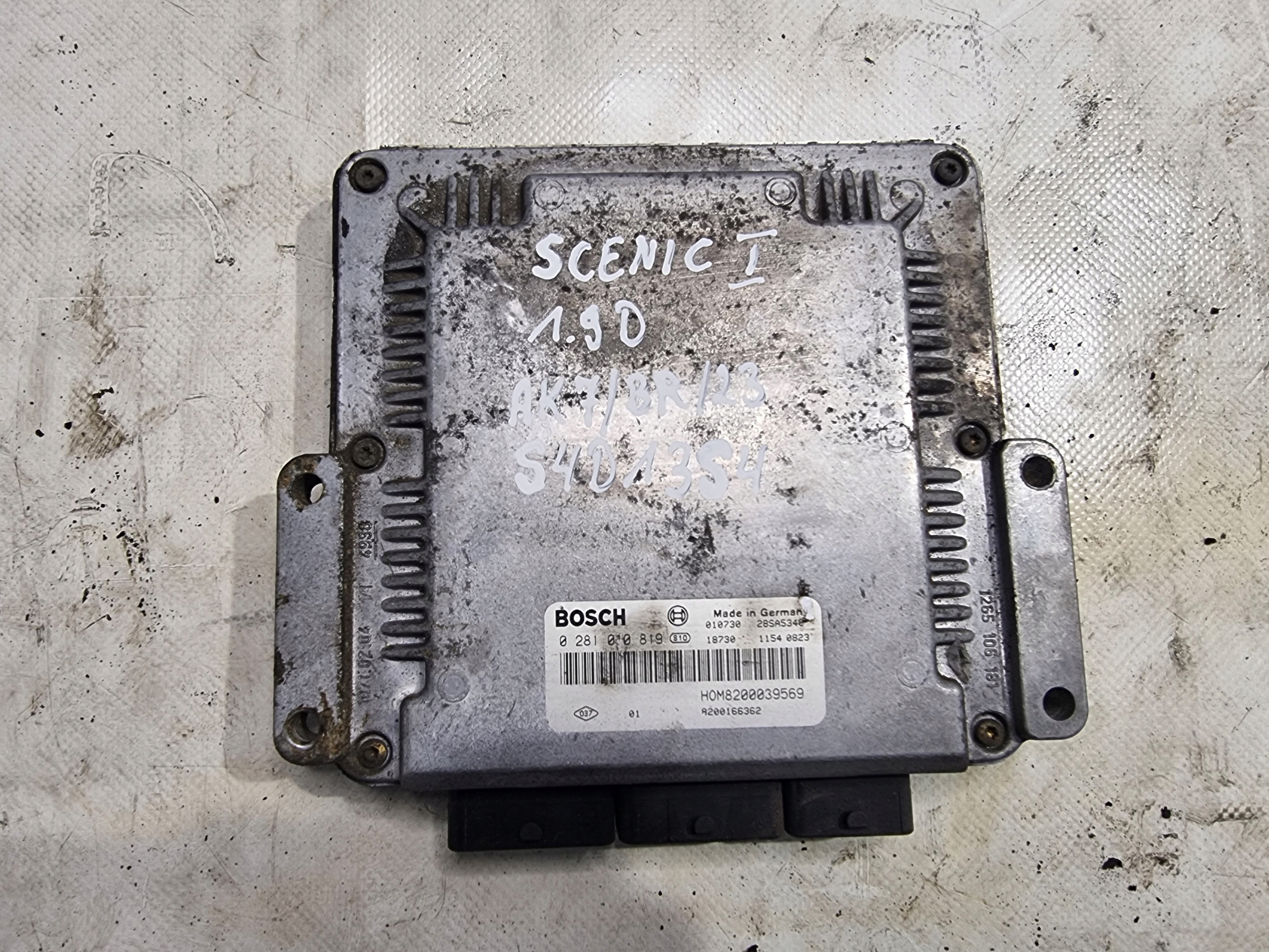 computer of the engine control unit Renault OE 8200039569 0281010819