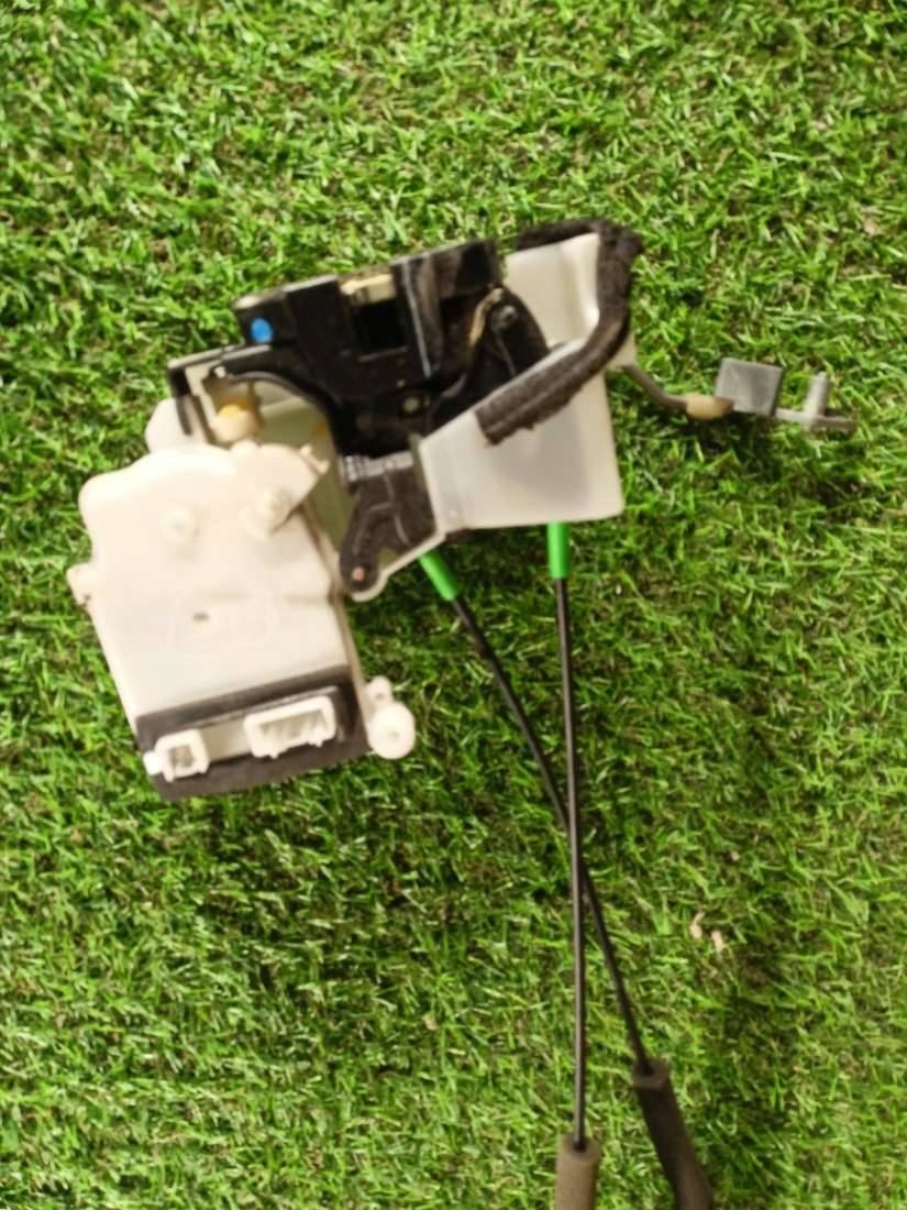 lock door rear part left side Mazda CX-9 facelift 2009