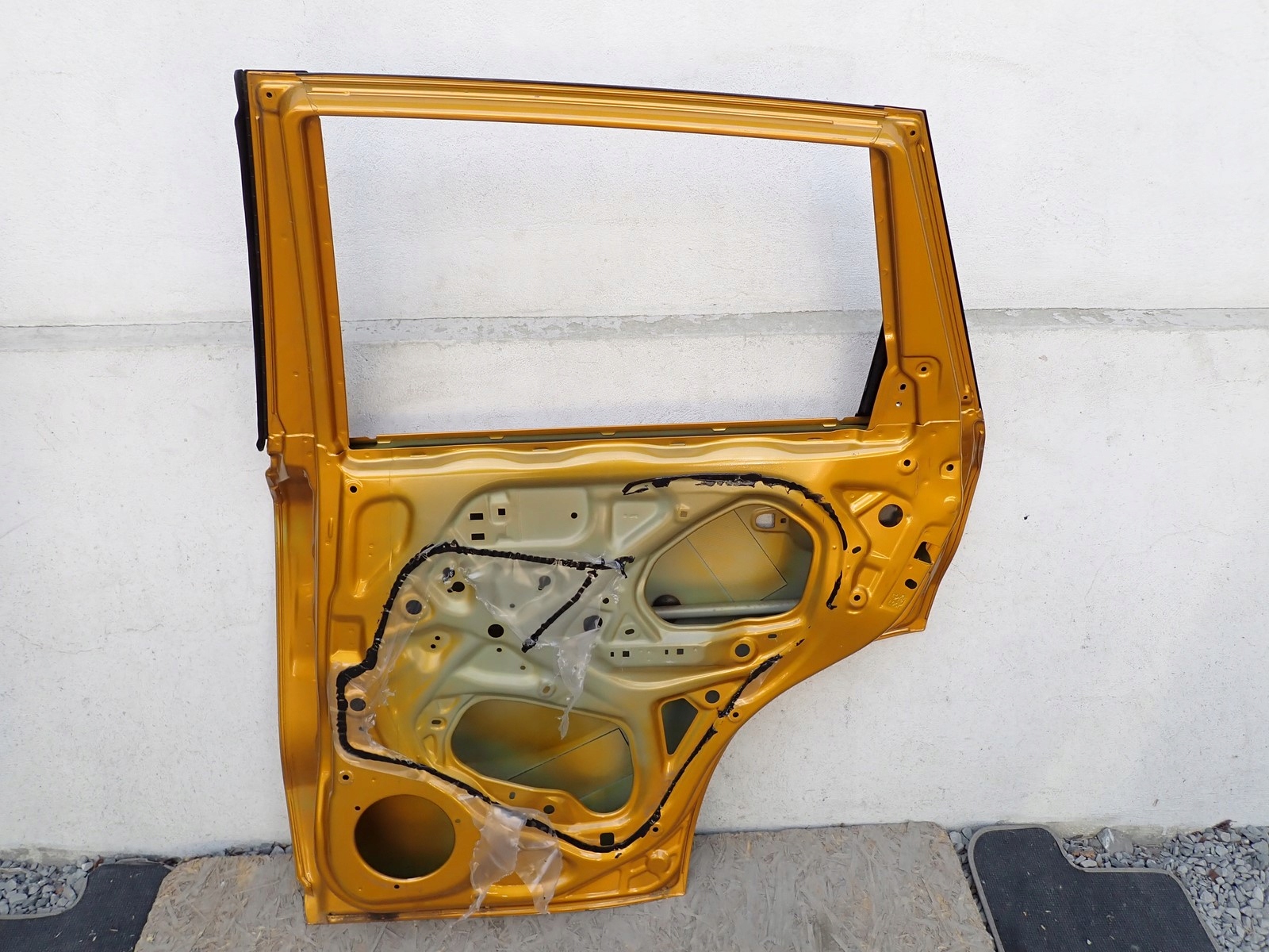 door right rear. right rear part SUZUKI VITARA 3 III LY 2015- 68003-54P01
