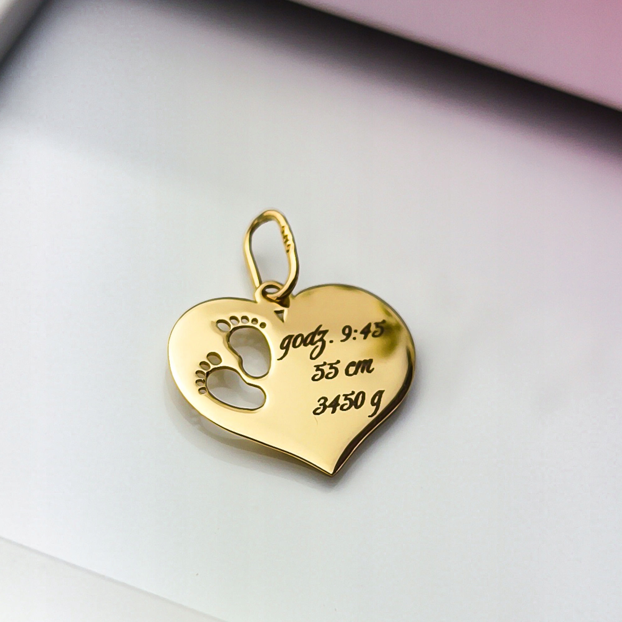Zlatý přívěsek srdce a chodidla možnost gravírování z obou stran au 585