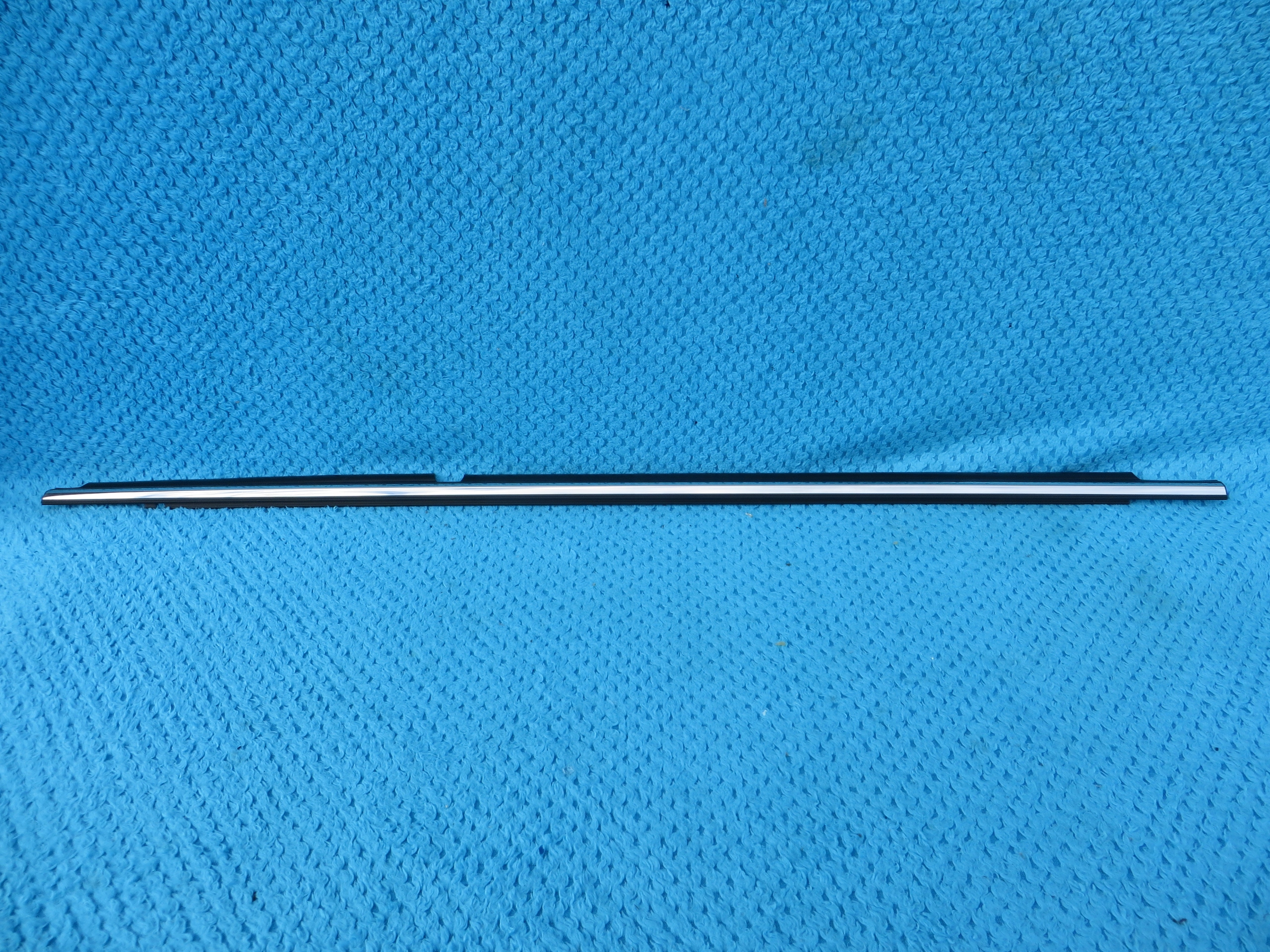 AVENSIS T25 НАКЛАДКА ZGARNIAJACA ПРАВИЙ ЗАД. ХРОМ