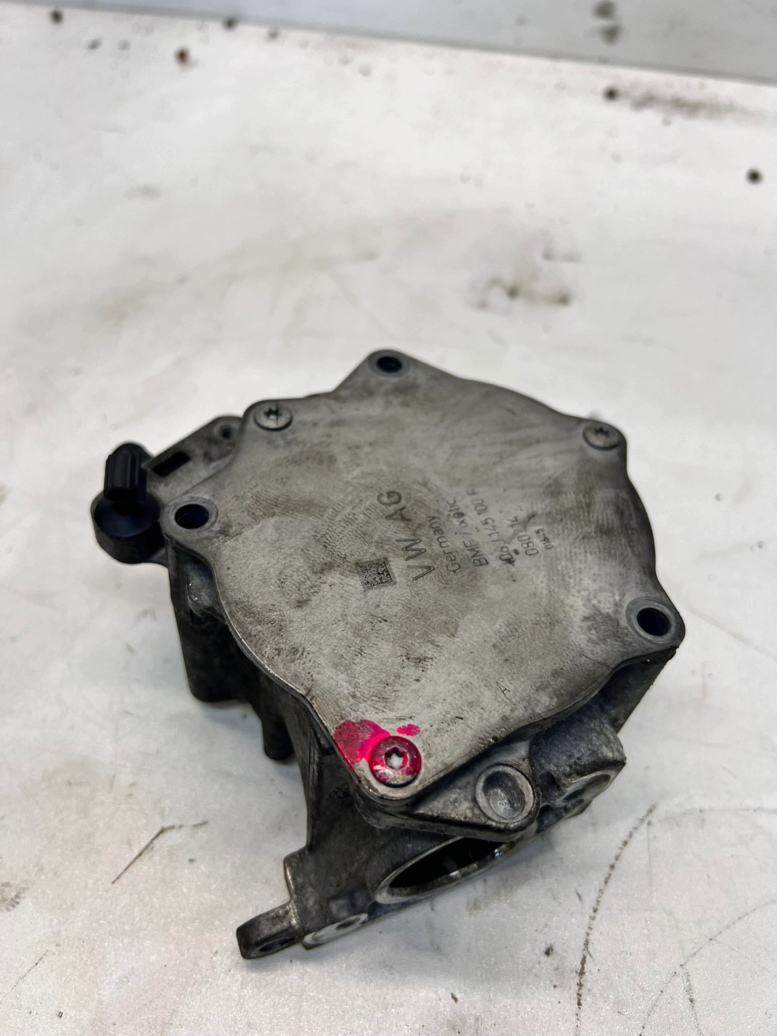 pumpe VACUM AUDI A4 A3 A6 VW 2,0 TFSI 06J145100F