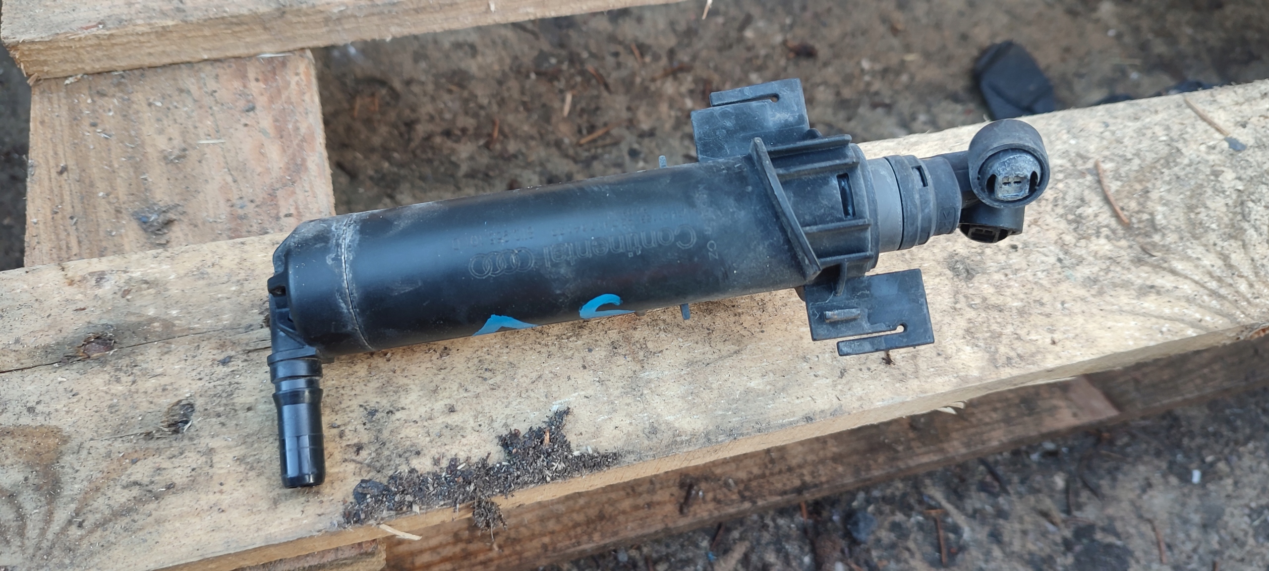 AUDI A5 and 07-16 washer left 8T0955101D