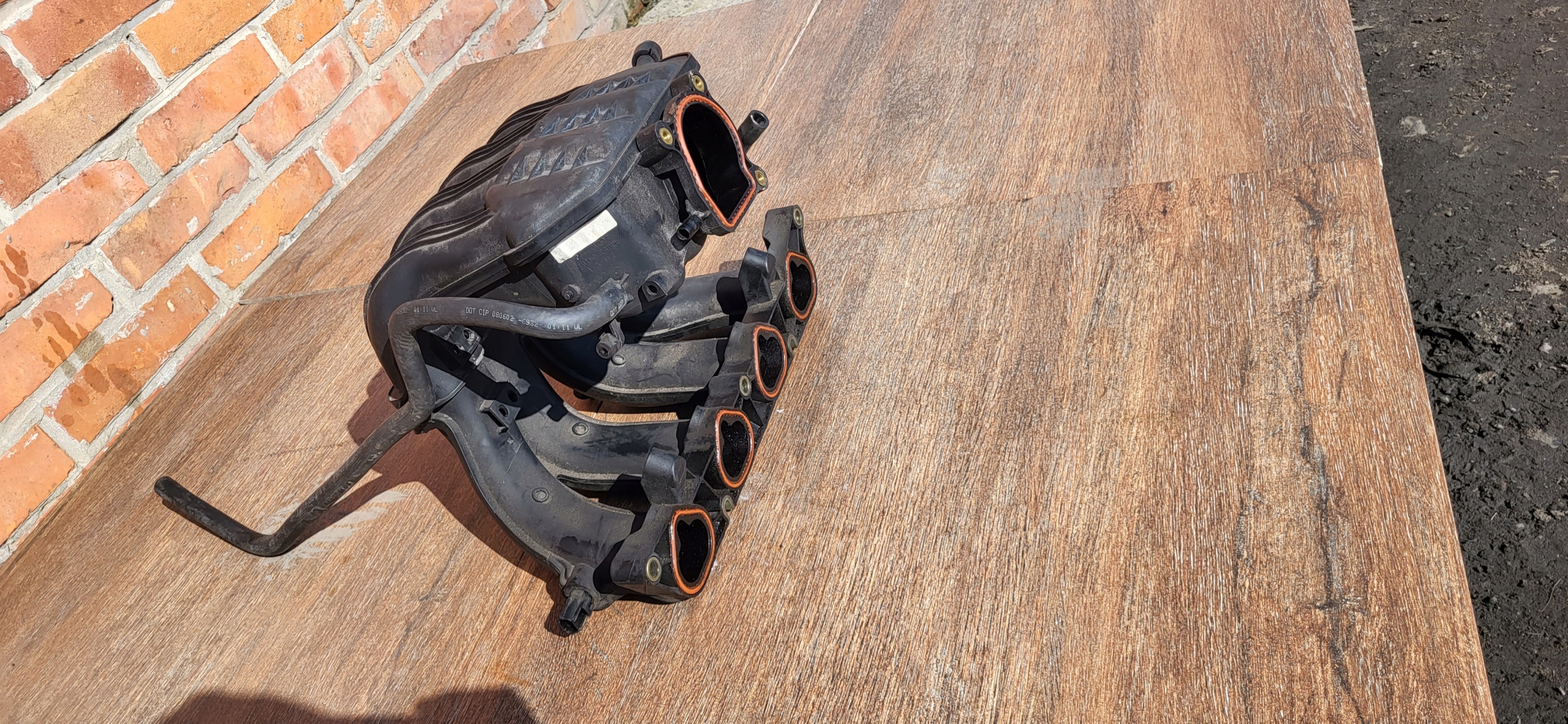 CHEROKEE LIBERTY KJ 01-07R 2.4 b коллектор впускной