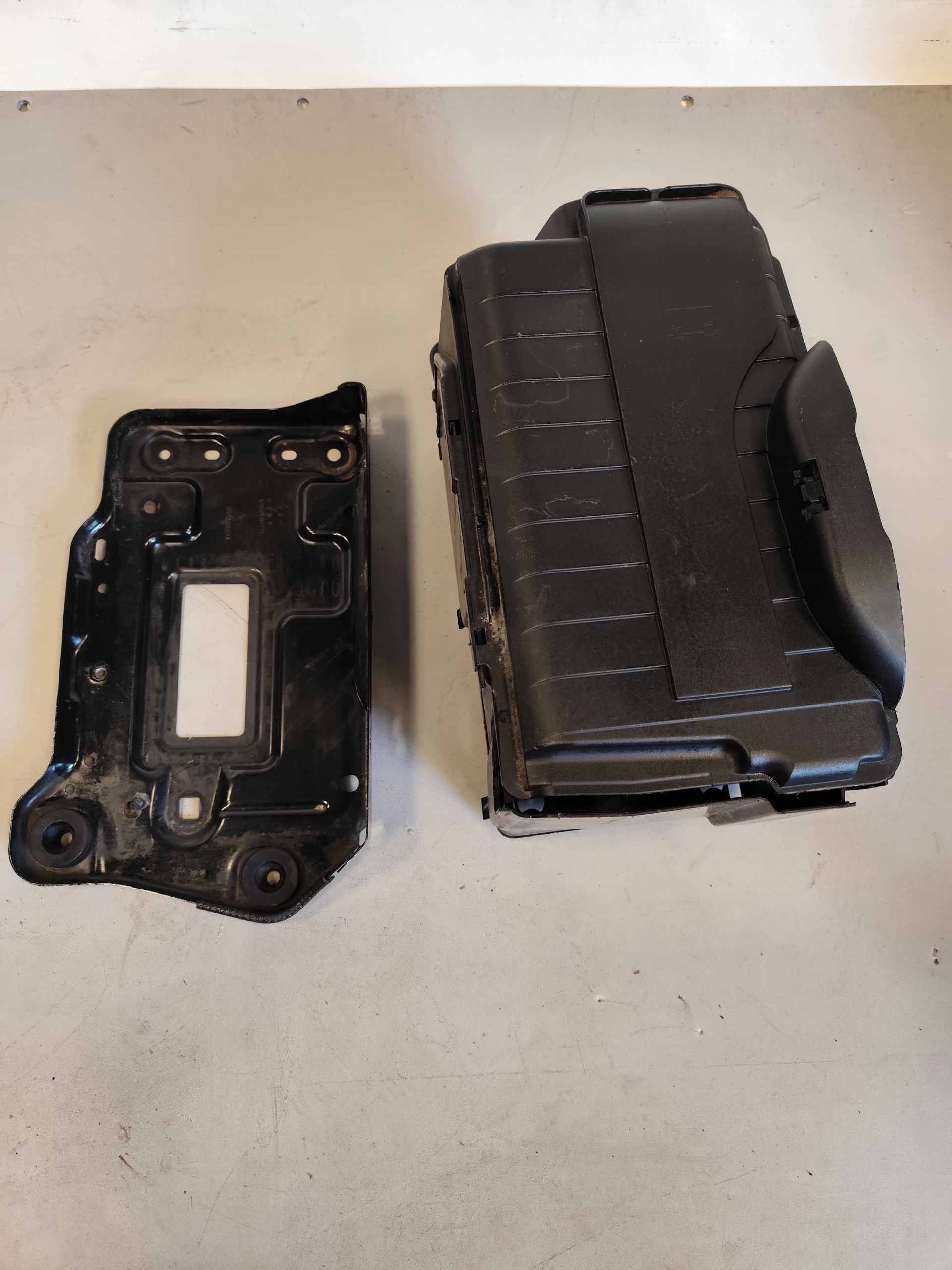 MERCEDES W246 B KLASA LIFT obal držák akumulátoru
