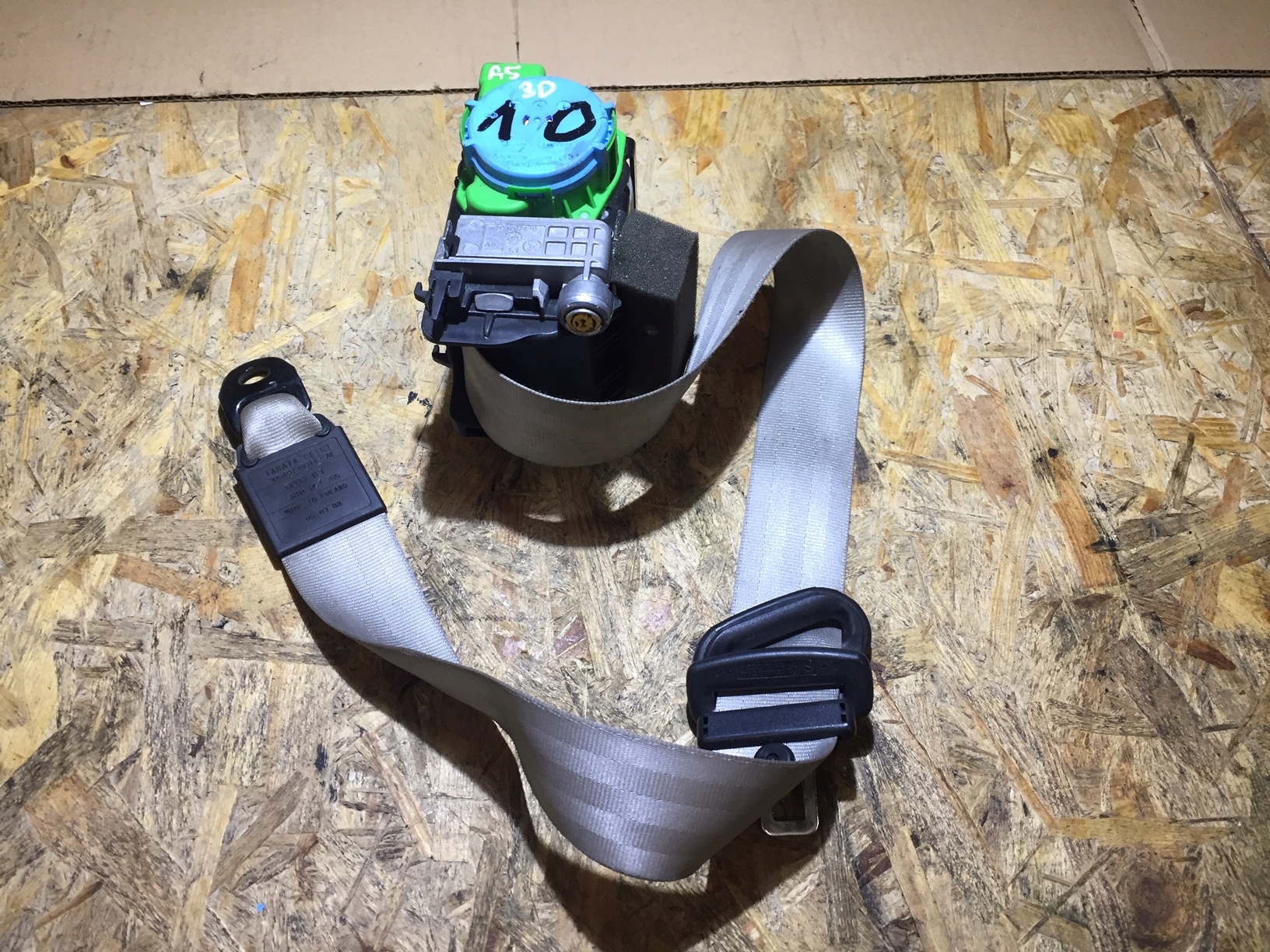 AUDI A5 8T ремінь безпеки передній 8t0857705