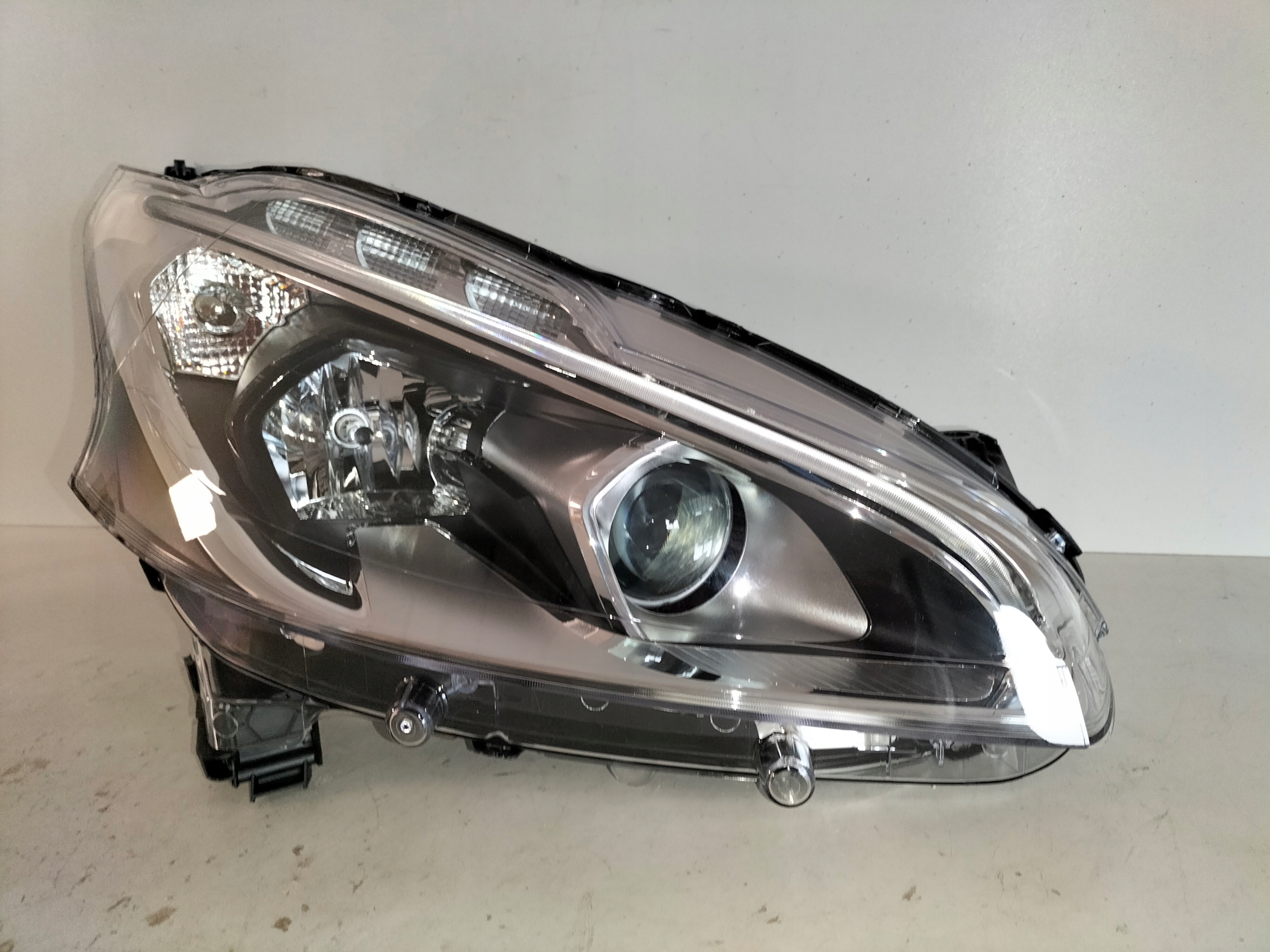 light front reflektor right PEUGEOT 208 LIFT 15-19