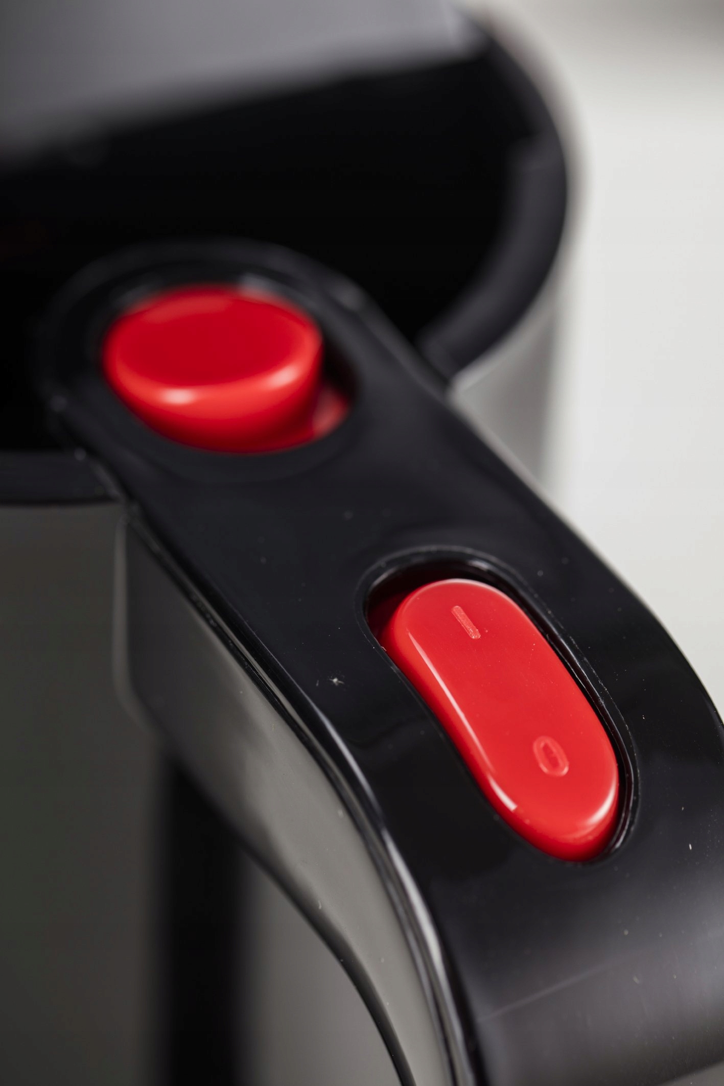 BODUM Bistro Czajnik Elektryczny 2200W 0,5L Automatyczne Wyłączanie Czarny — miniatura 3