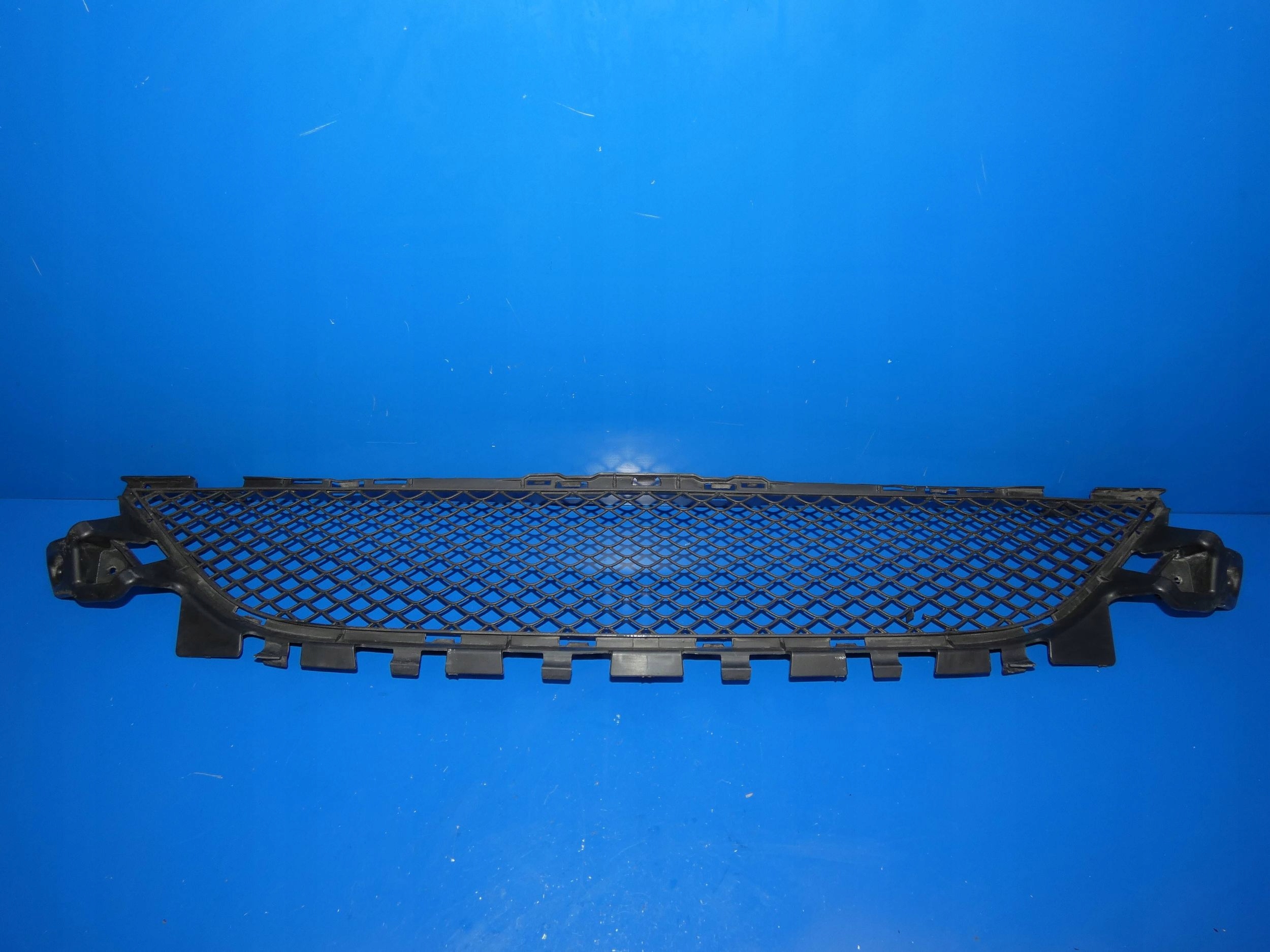 MERCEDES C KLASA W205 grid central of a bumper front front