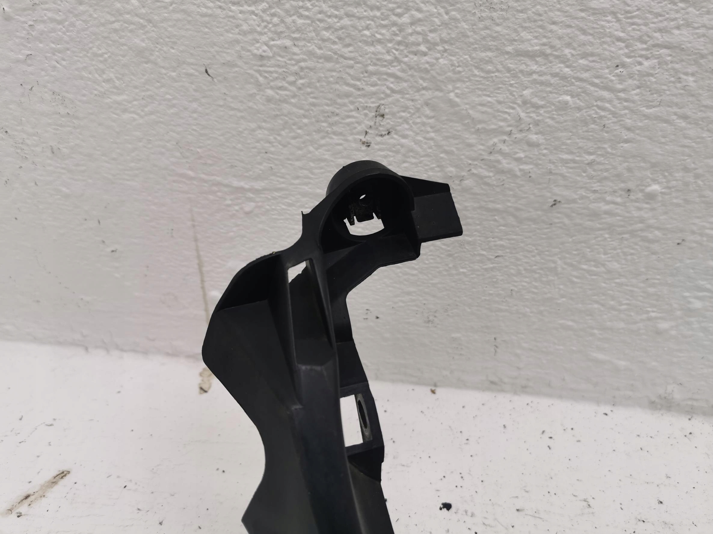 support lights right BMW SERIA 3 E90 E91 7116708