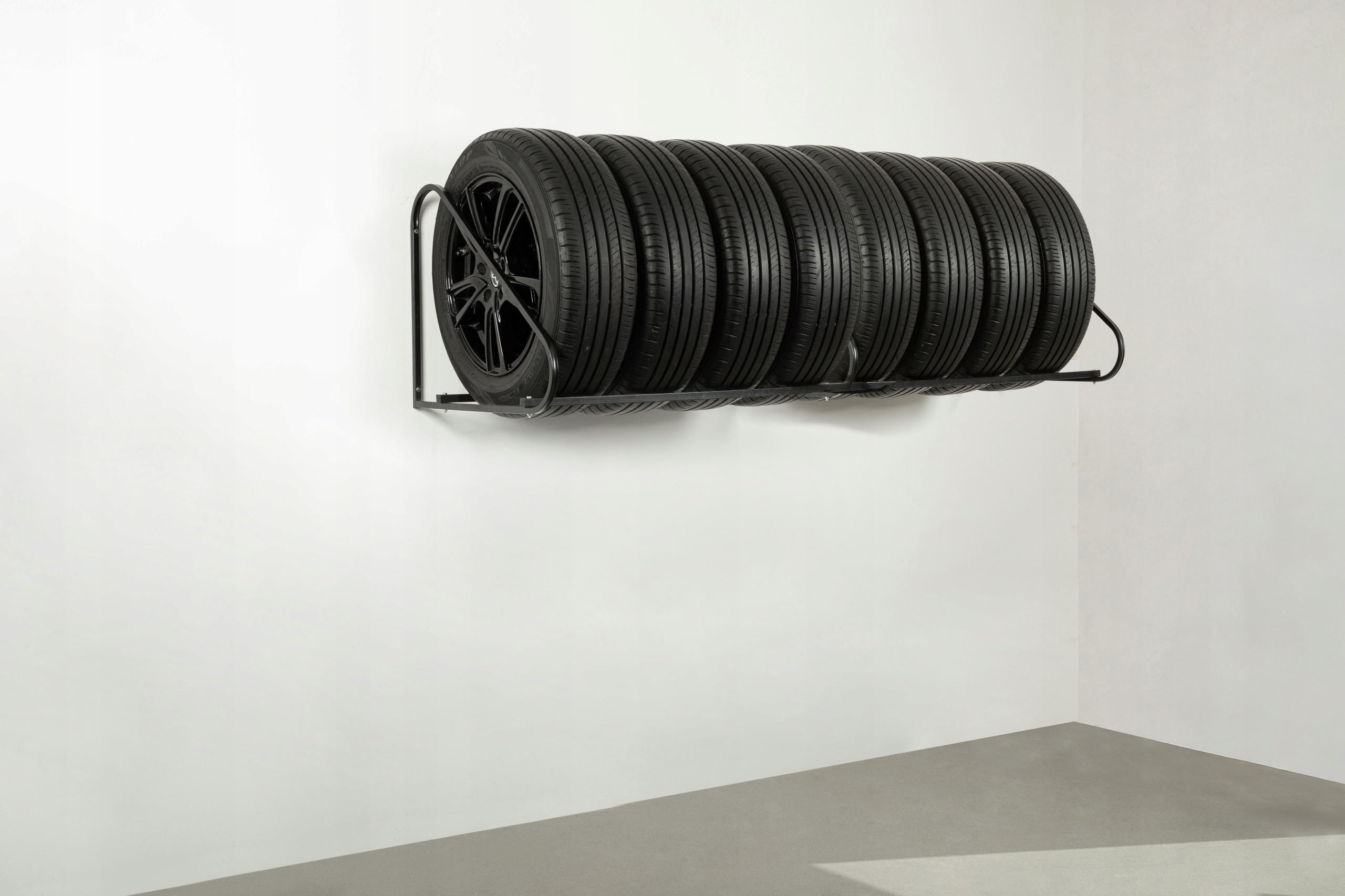 Věšák Stojan Na 8 Pneumatik Kol Ráfků Regál Police Na Zeď Univerzální