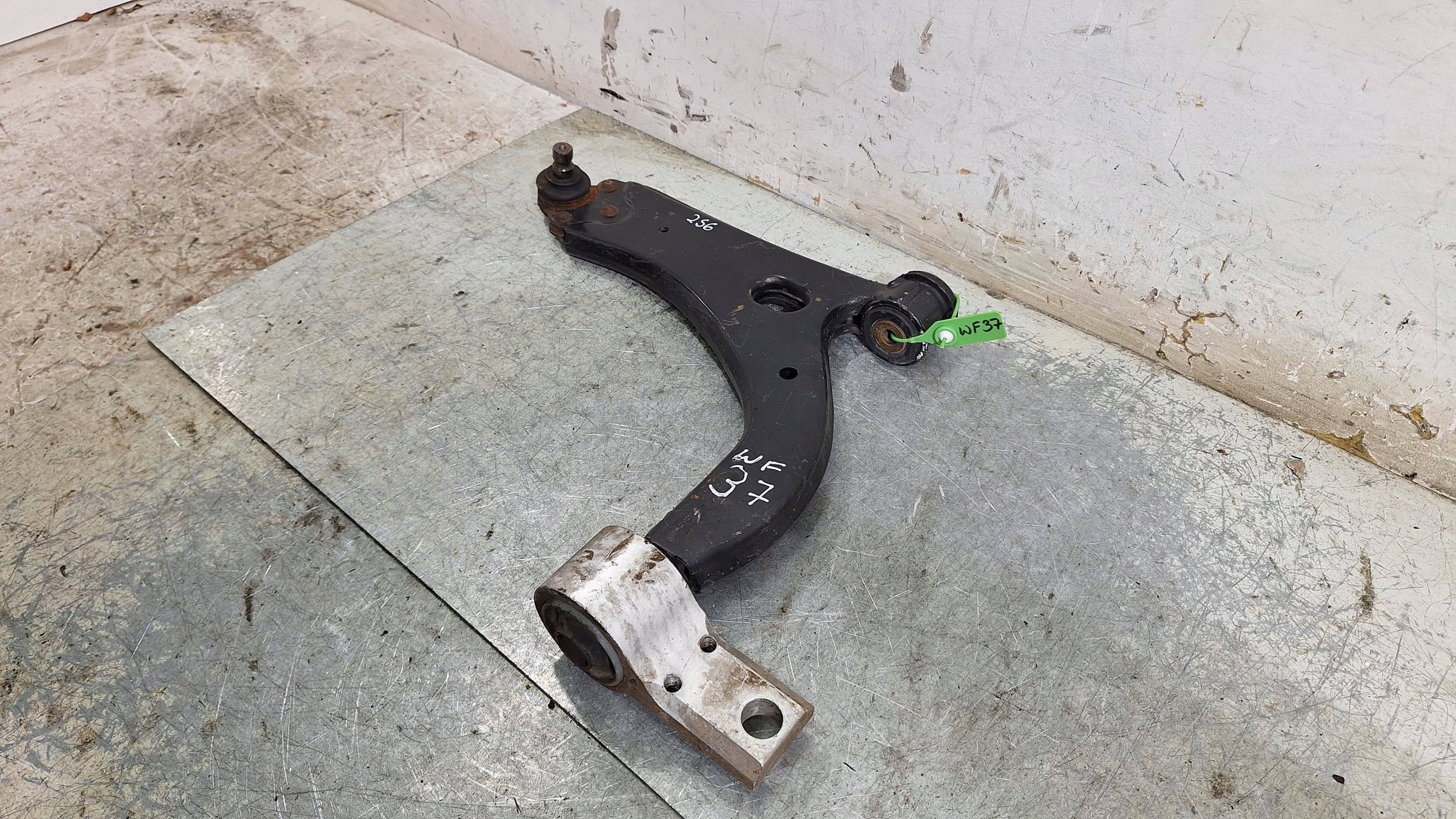 arm left front 2S61-3051-DA FORD FIESTA FUSION MK6