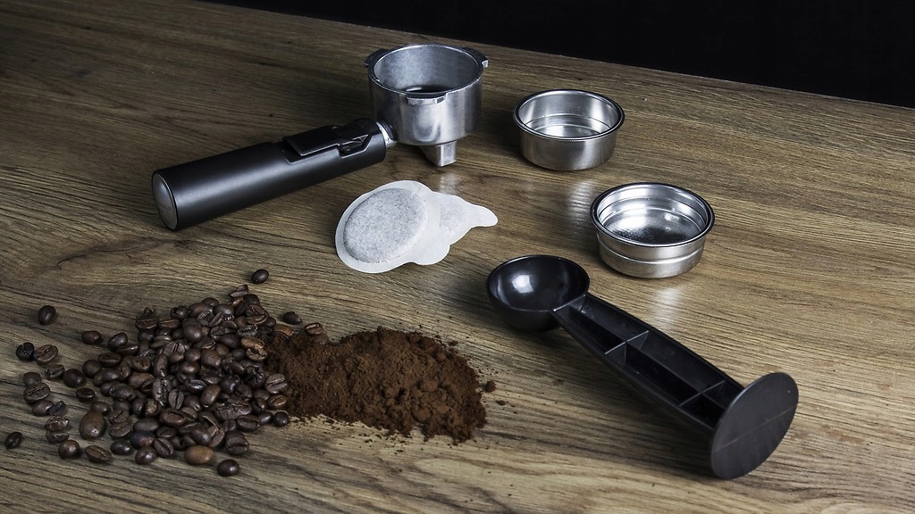 EKSPRES CIŚNIENIOWY DO KAWY KOLBOWY 850W 20bar Kod producenta s8we57r