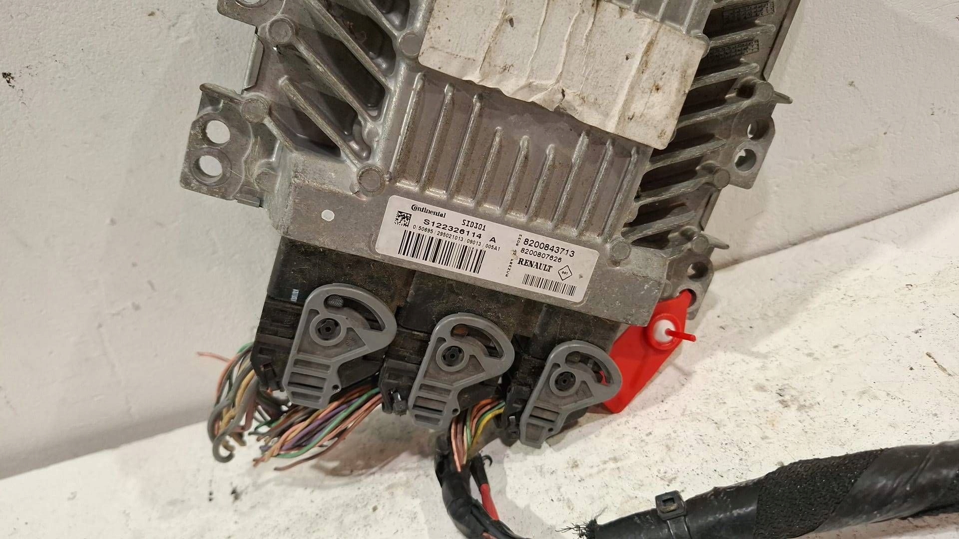 control unit of the engine computer S122326114A 8200807626 Renault 1.5 DCI