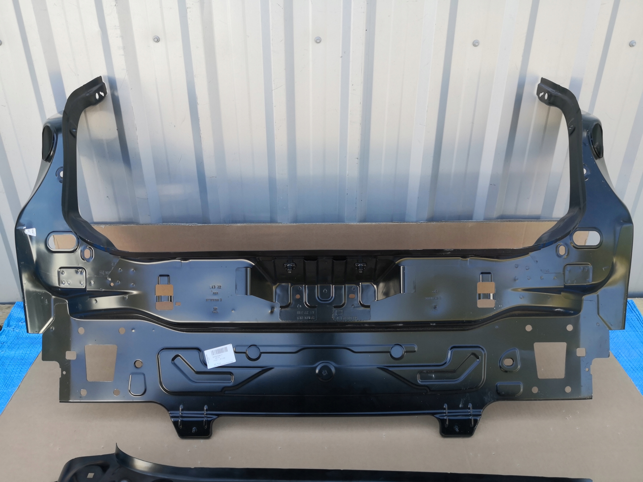 CUPRA FORMENTOR 5FF PAS TYLNY POSZYCIE BELKA TYŁ Numer katalogowy części 5FF813305B 5FF813303B 5FF CUPRA