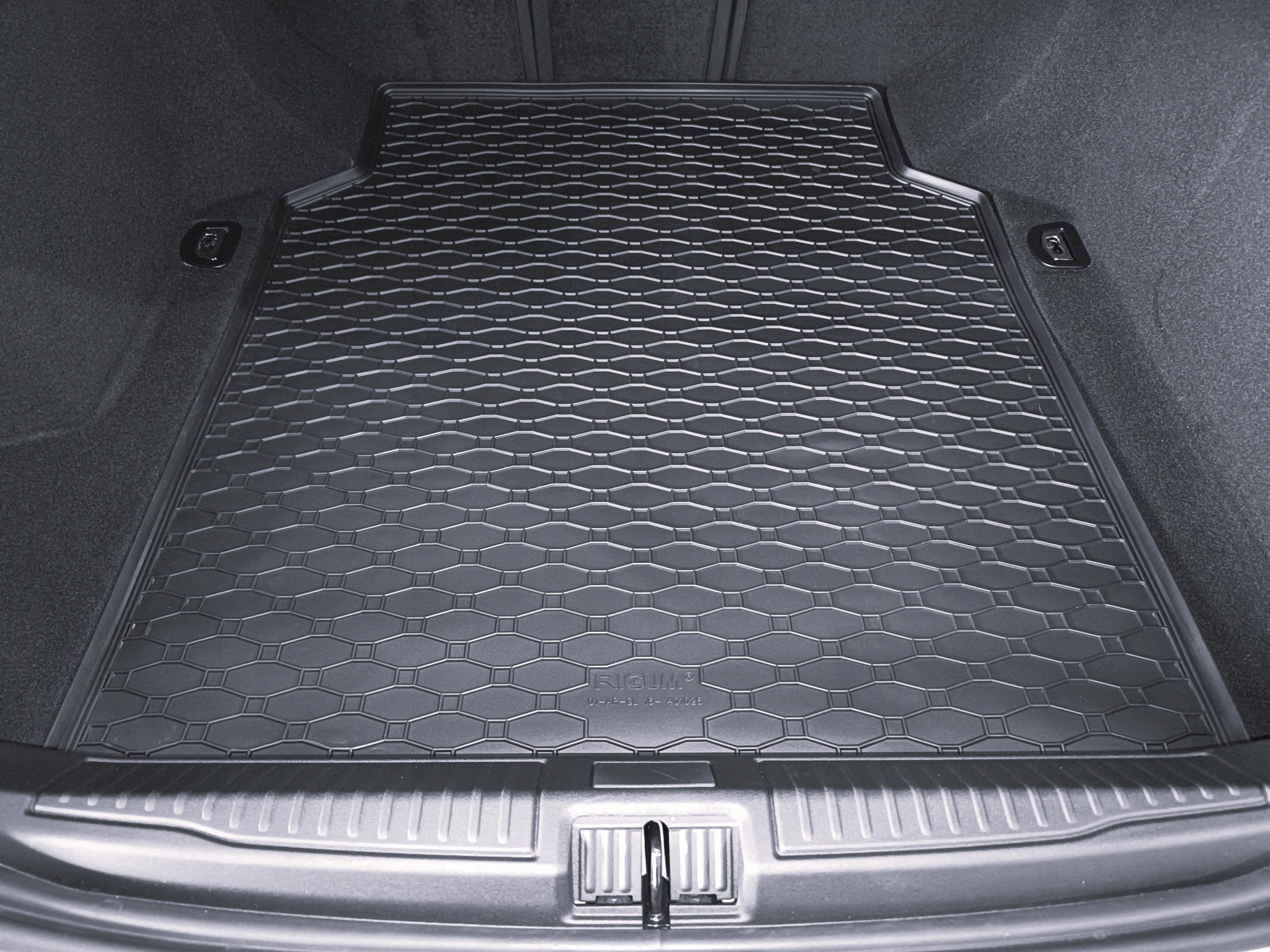 Zestaw dywaników do Alfa Romeo Giulia 4x4 od 2016 EAN (GTIN) 5903869241285