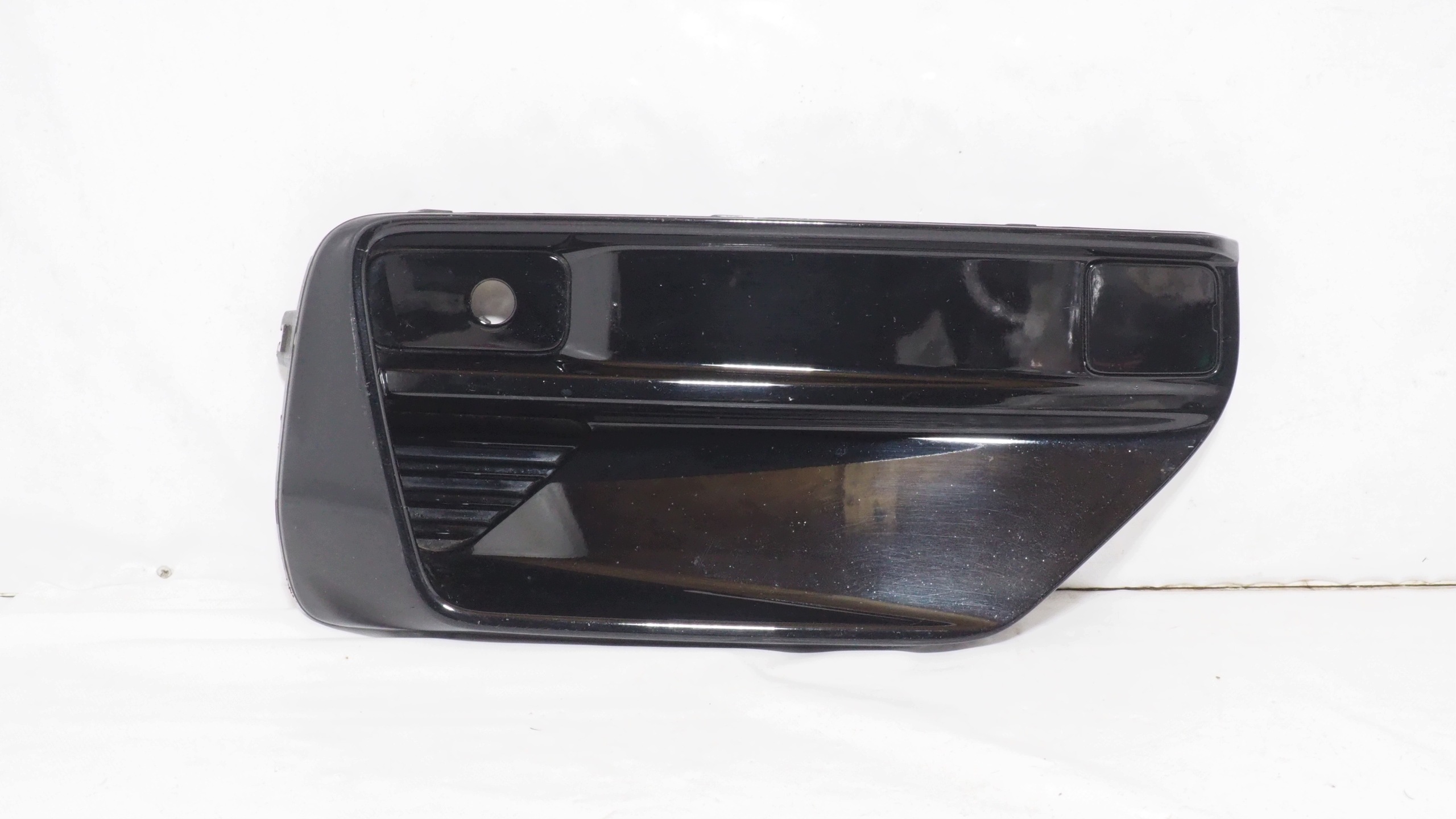 Volvo XC90 II lift R design grid of a bumper right front 31663517