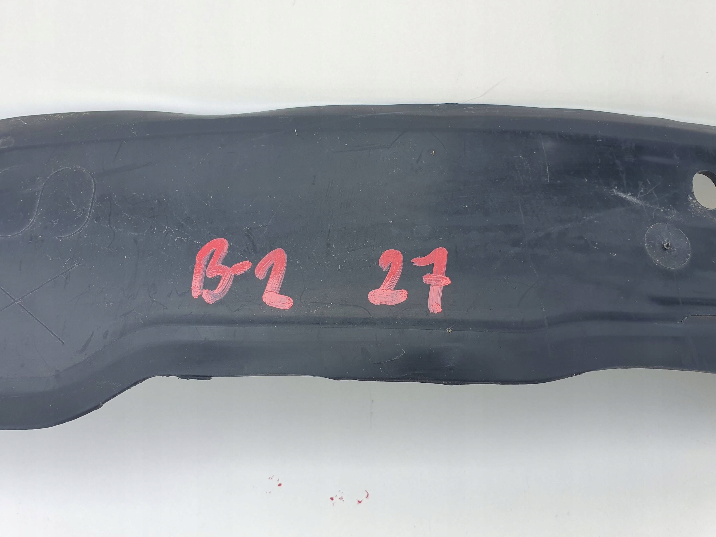 Maserati Ghibli modanatura Supporto parafango Anteriore 670001705