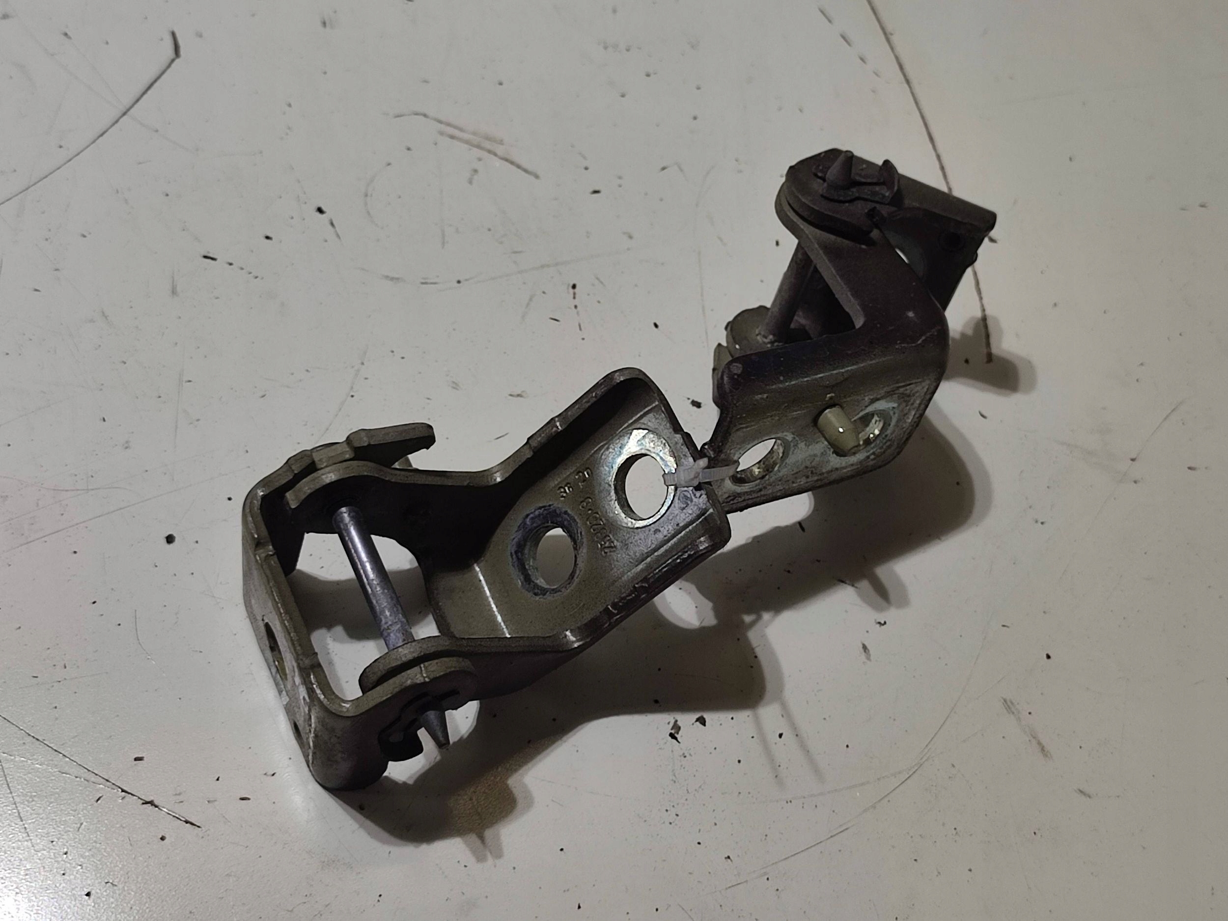 Peugeot 2008 II 2020 front side left hinges door przednich