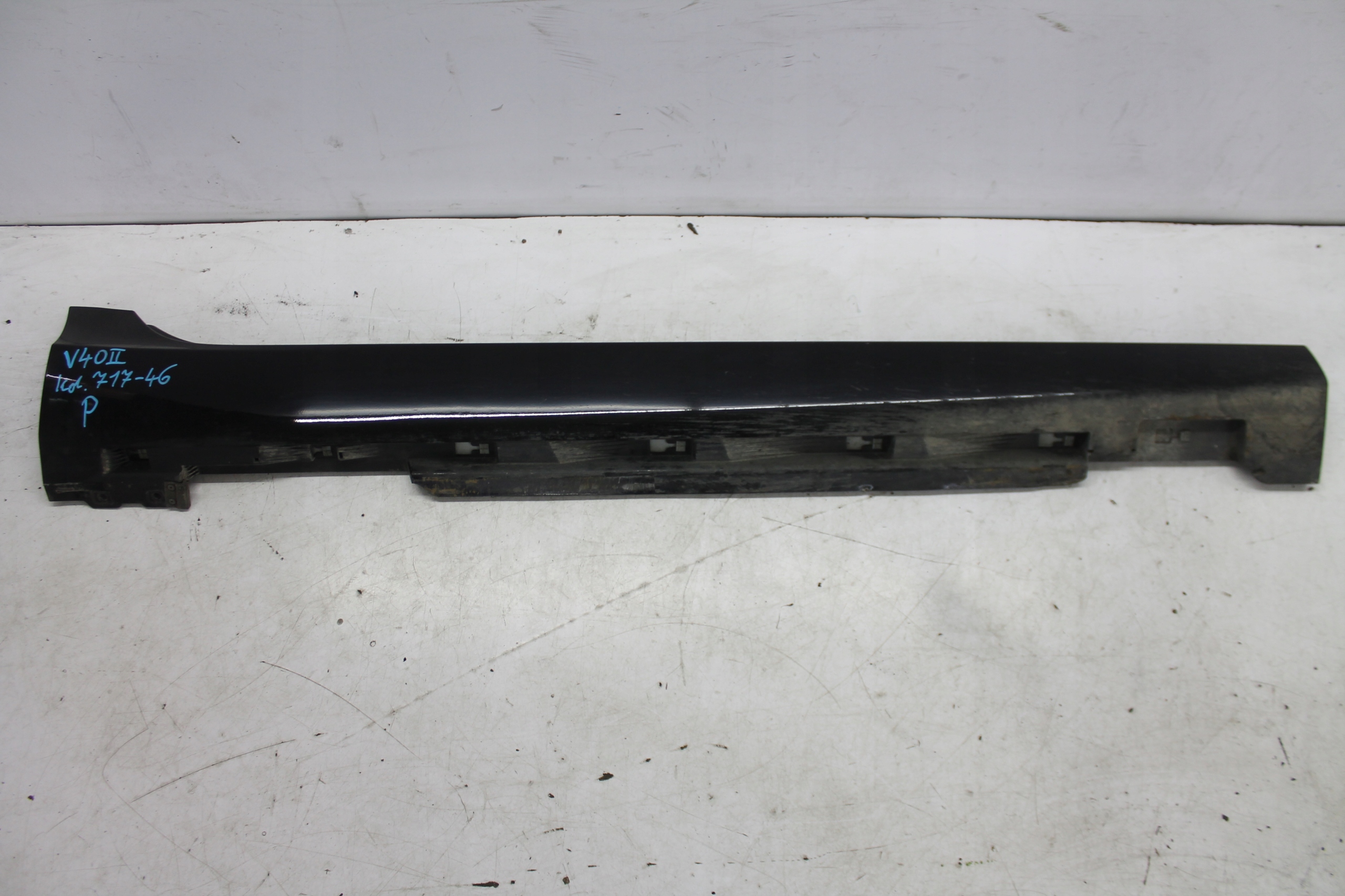 moulding cap threshold right VOLVO V40 II 717-46