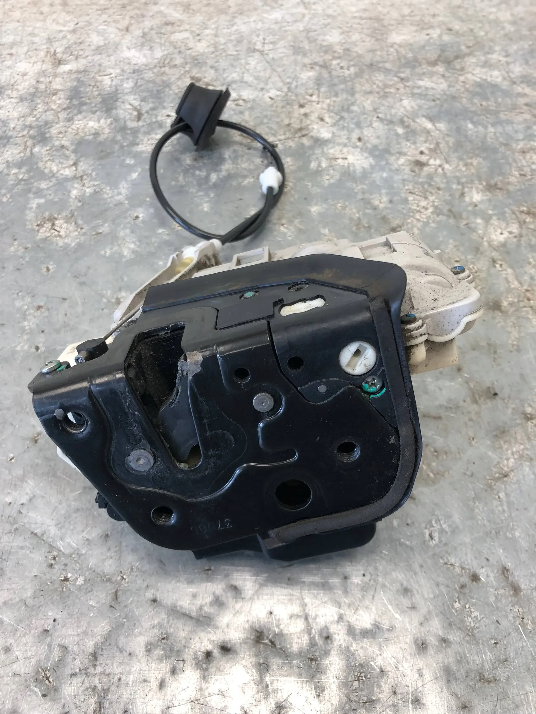 lock door right front AUDI A4 B6 8E1837016AA