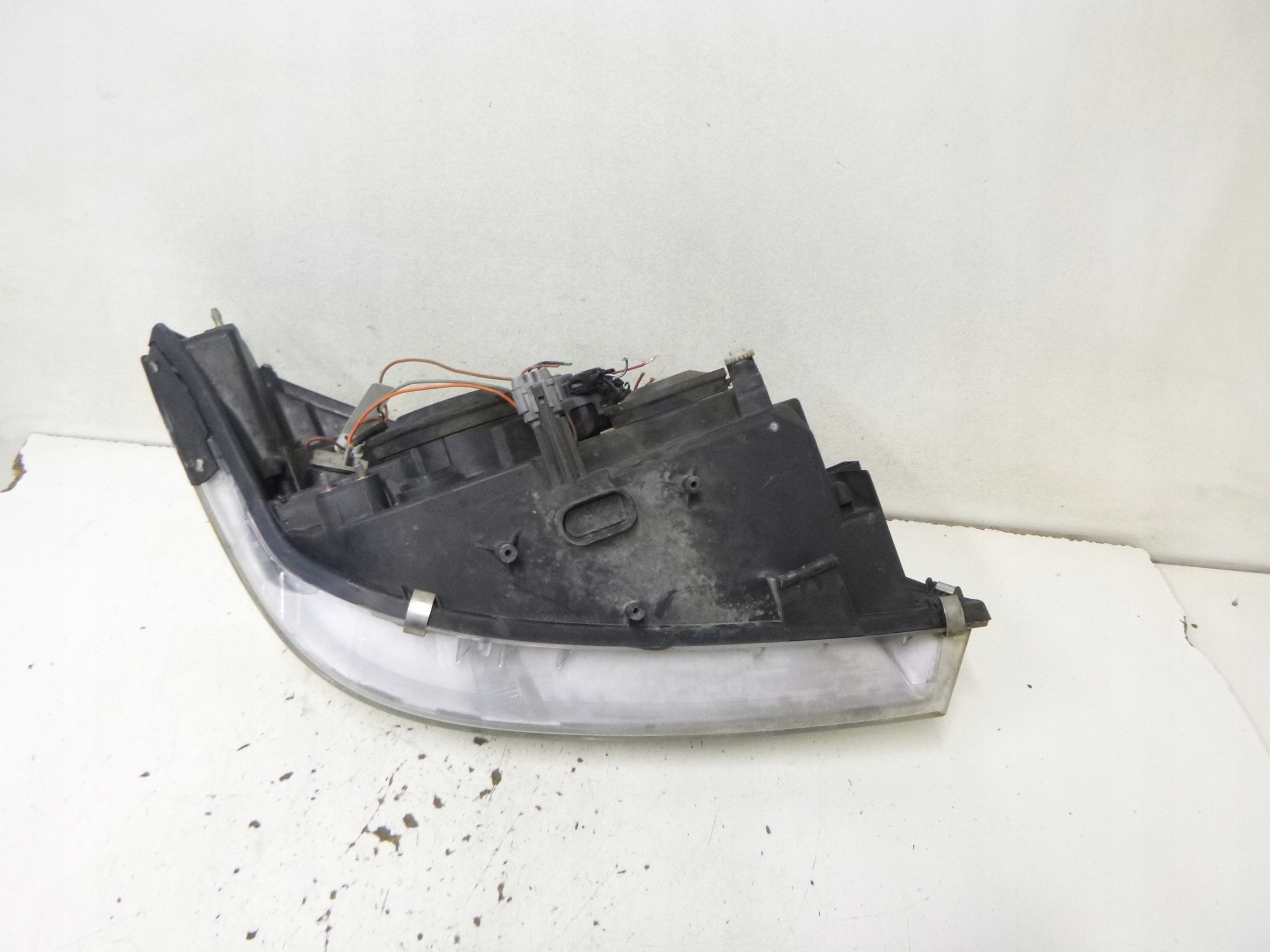 light front Nissan Primera P12 2002r. HELLA 1EJ 238 010-01