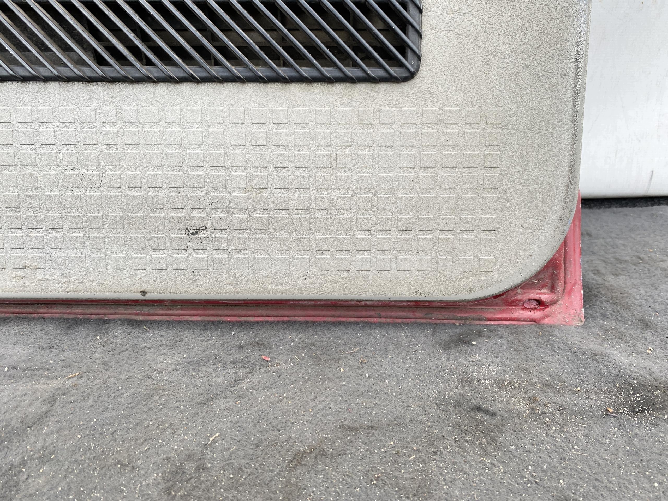 VW TRANSPORTER T4 96- door front right BORDO/red right front ORYG.