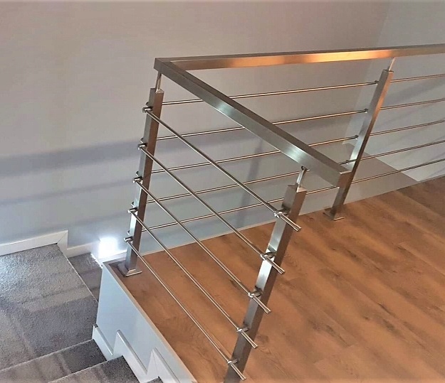 UCHWYT NIERDZEWNY PRZELOTOWY RURKI Ø12/PROFIL, SZLIF Marka Najdek