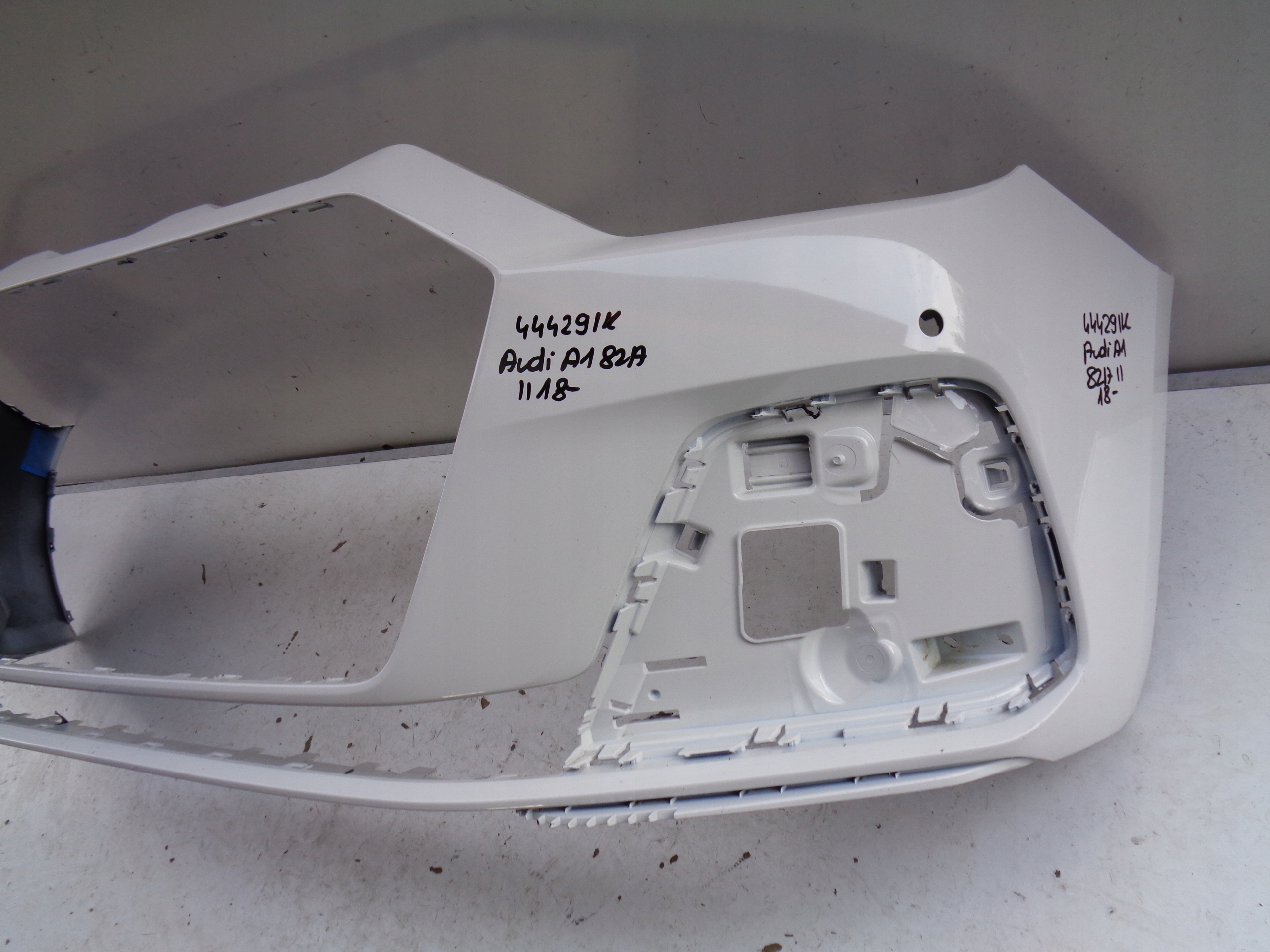 Frontstoßstange AUDI A1 II 82A 18- NR 44429