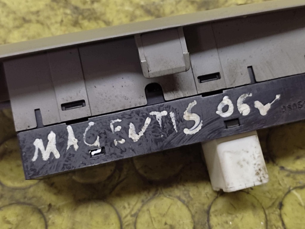 KIA MAGENTIS window control switch