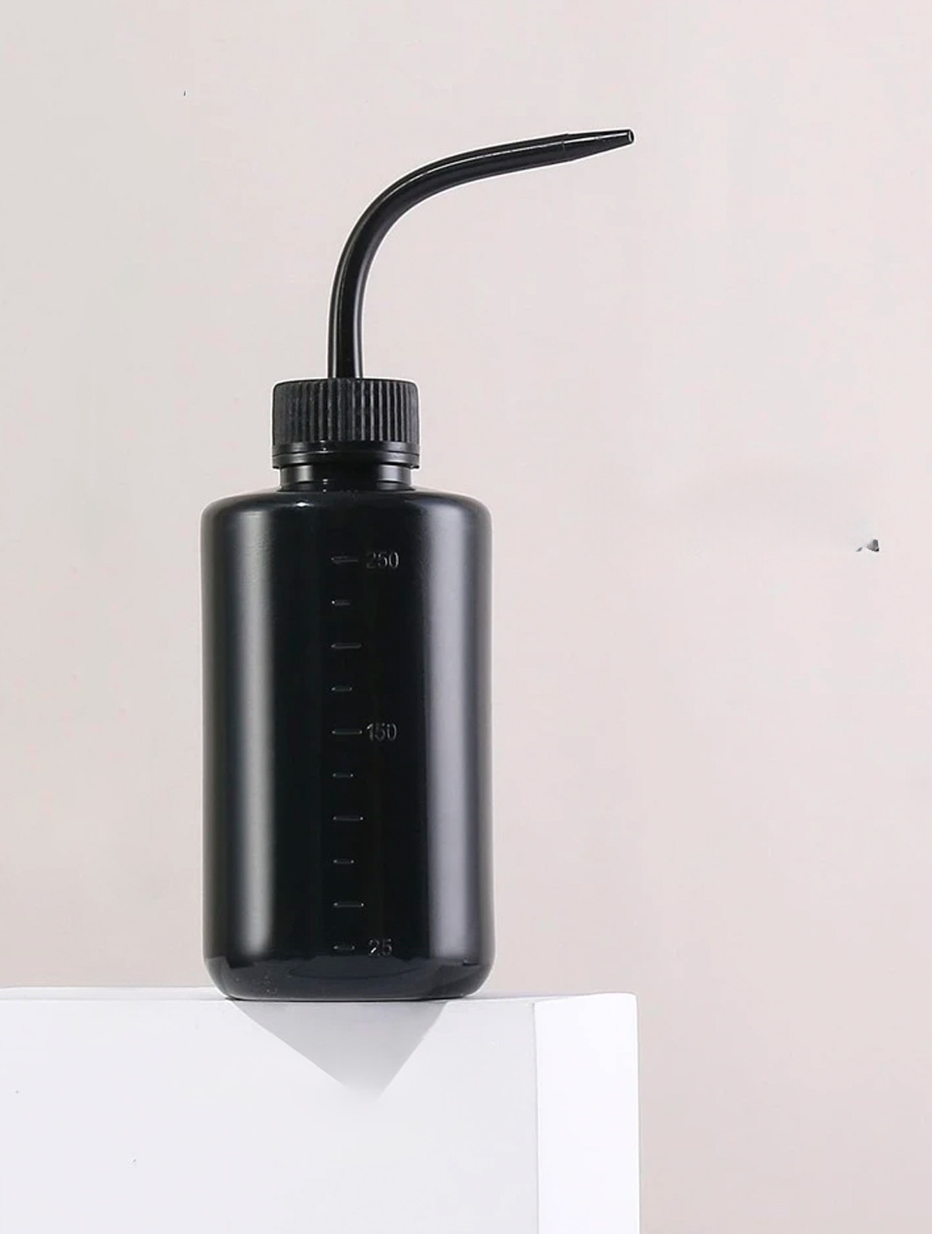 BUTELKA TRYSKAWKA BUTELECZKA DO MYCIA RZĘS 250 ml CZARNA Stan opakowania oryginalne