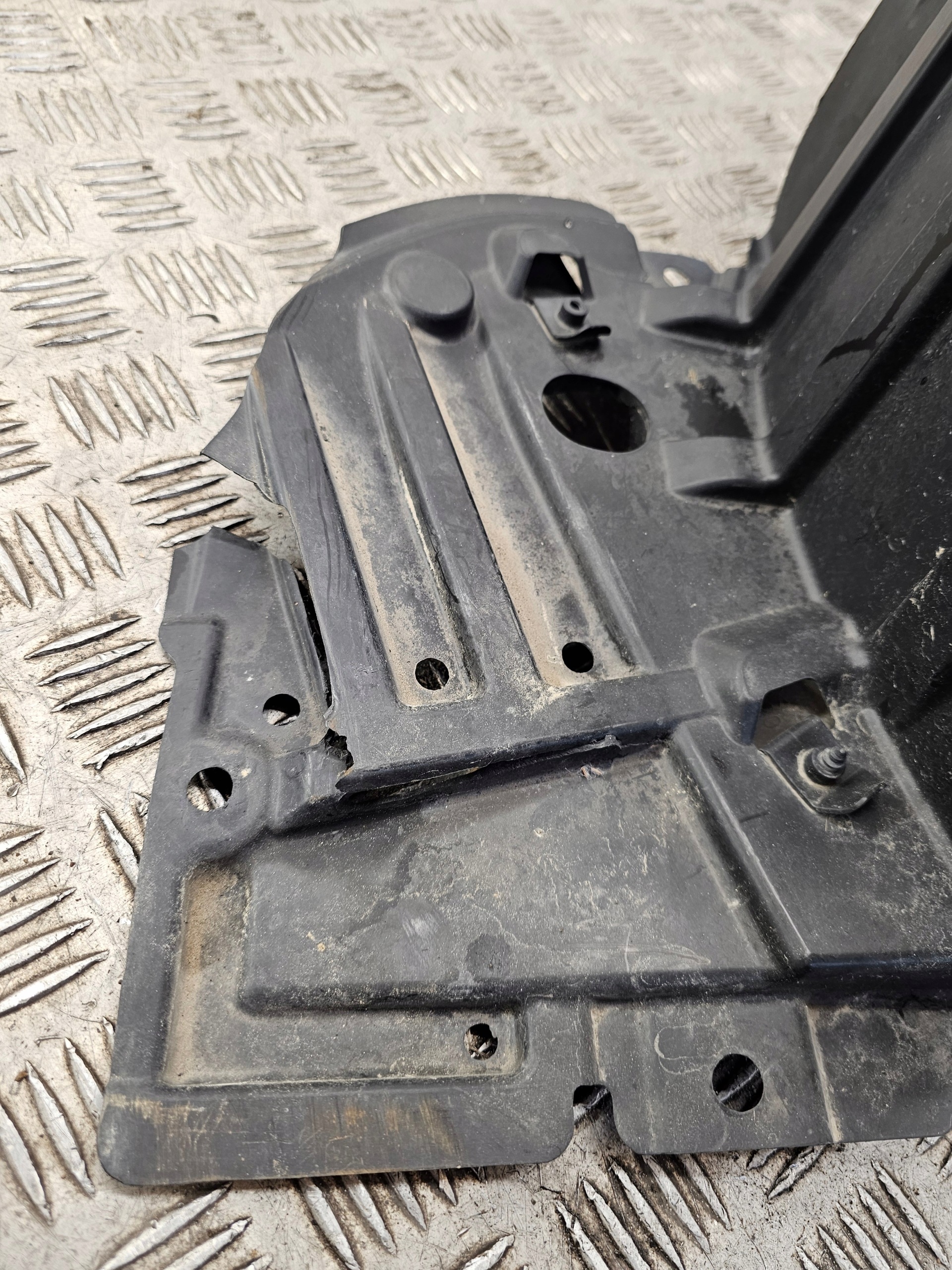 mudguard right front front TOYOTA YARIS 4 IV original
