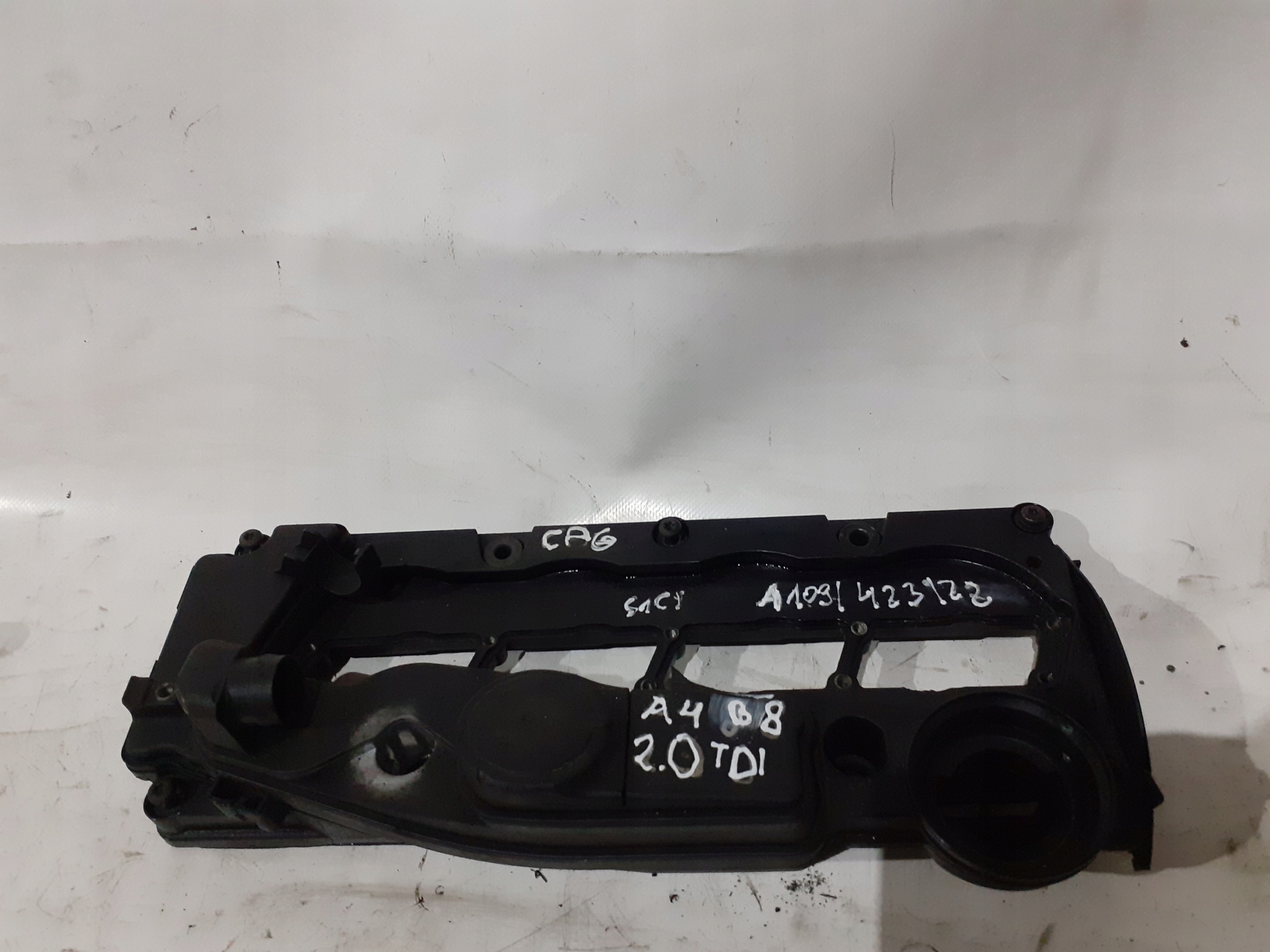 Abdeckung der Ventile AUDI A4 B8 2.0 TDI CAG