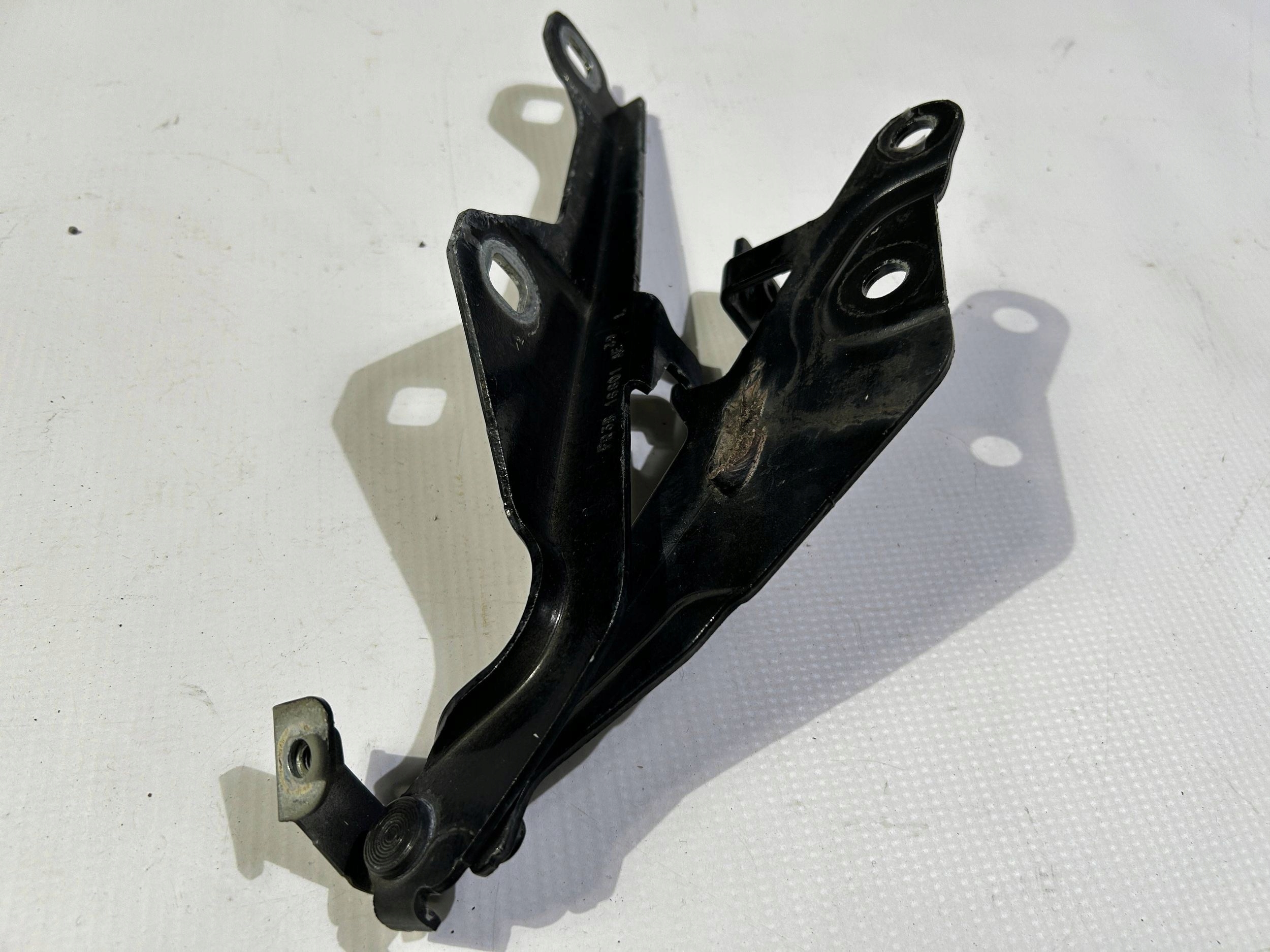 hinge bonnets left pokrywy of the engine Ford Mustang 2015