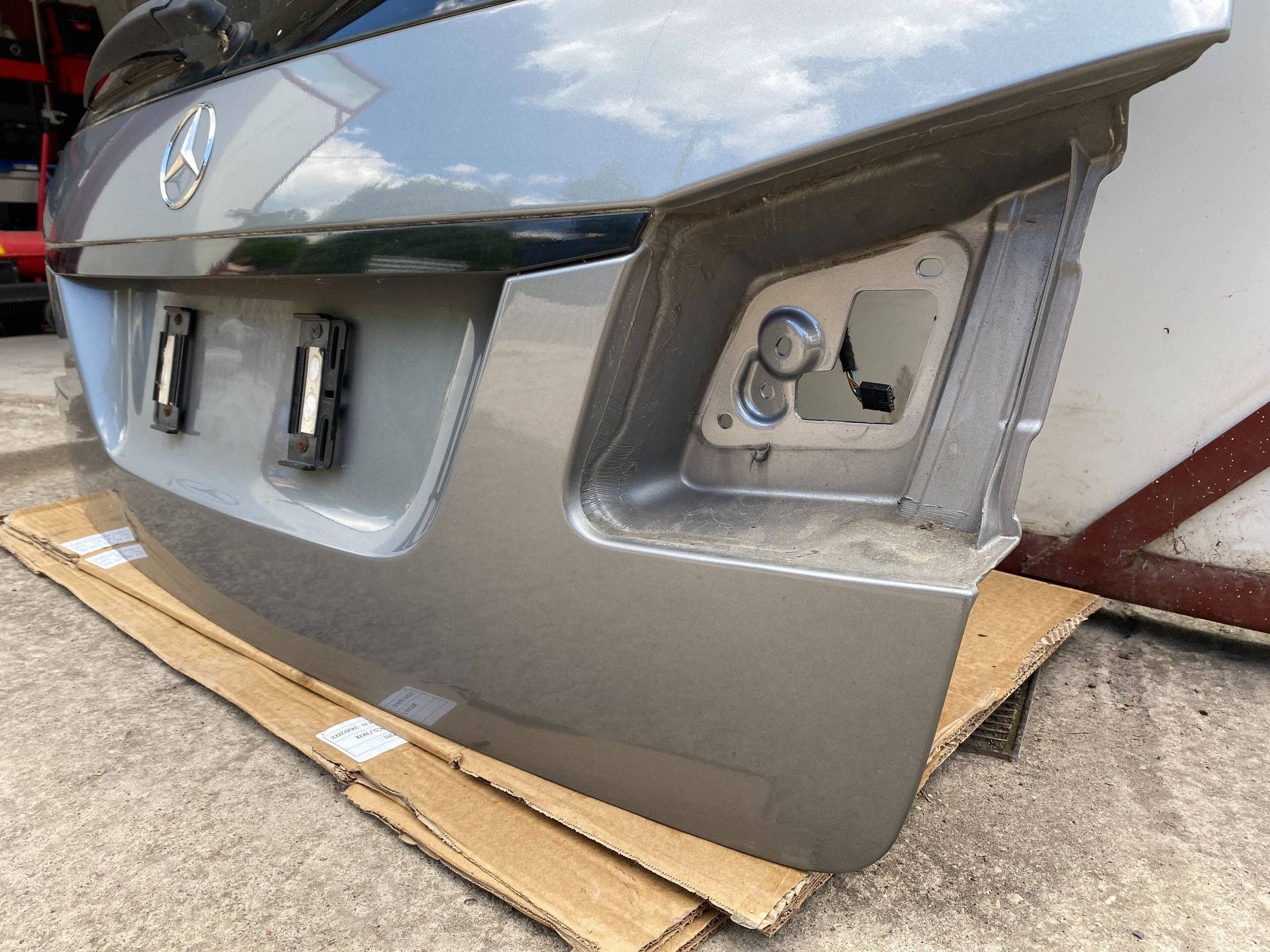 MERCEDES E W212 KOMBI complete trunk door boot rear part 792 grey