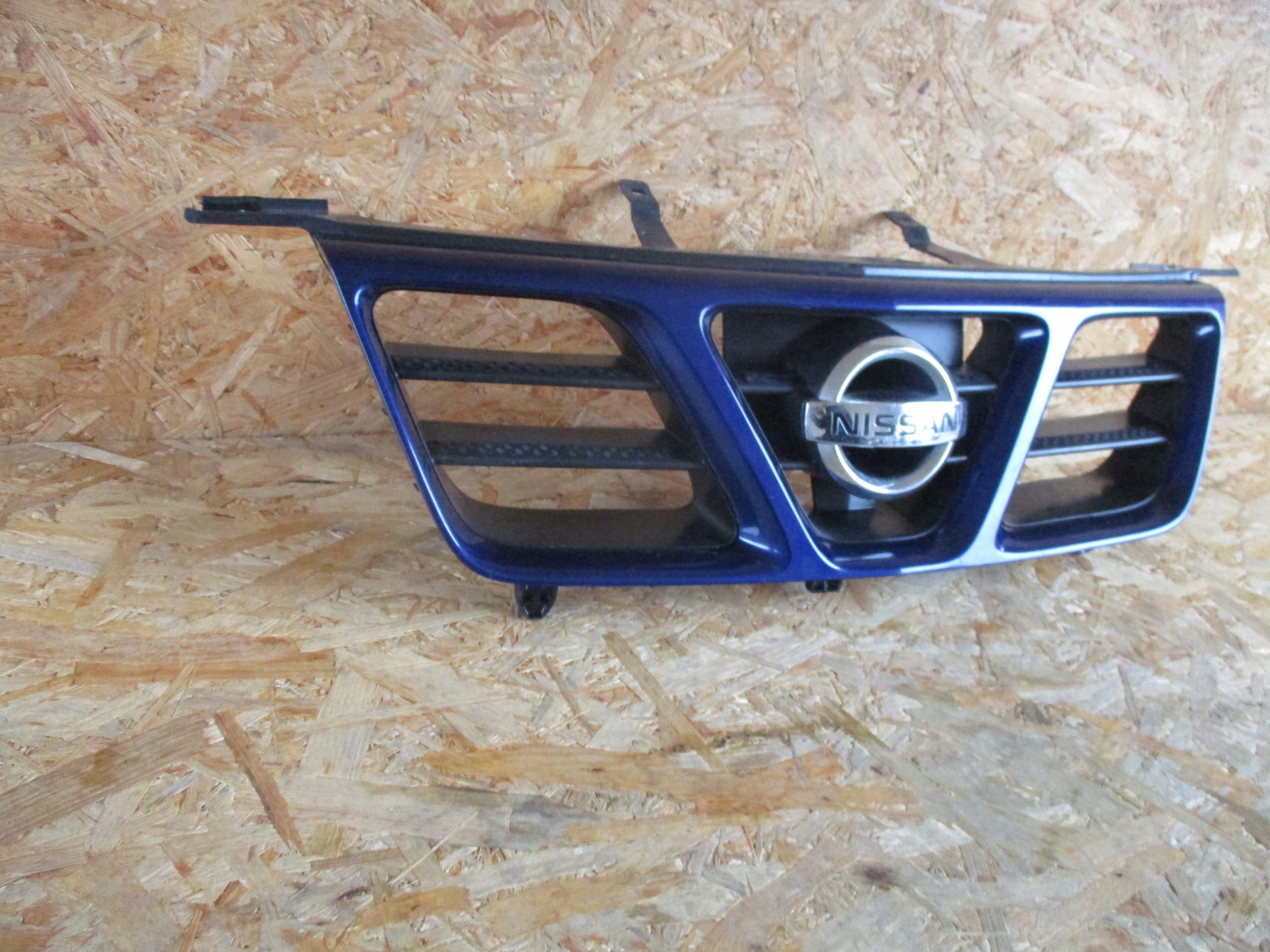 GRILLE NISSAN X TRAIL T30 01-03