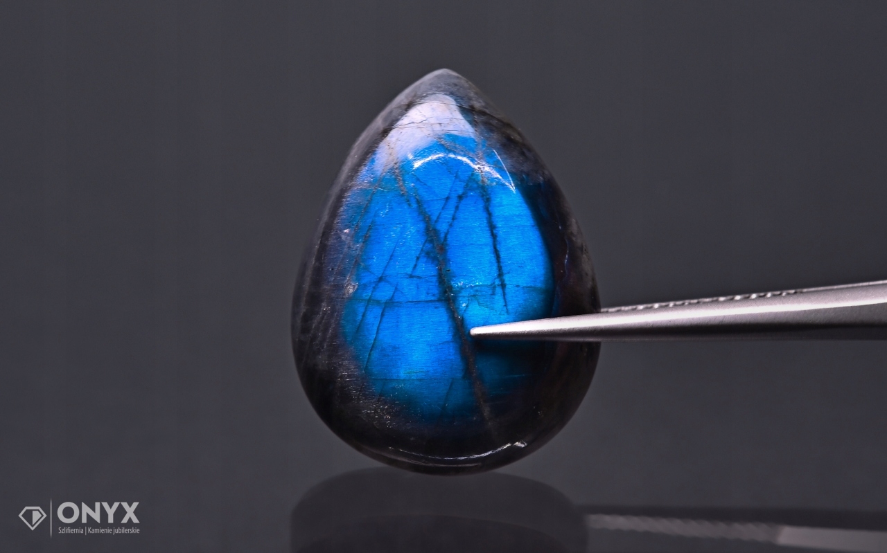 Labradorit kabošon slza 23x17,5 mm