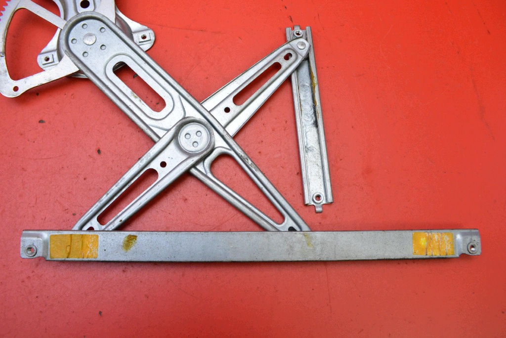 window regulator right front EU 85710-0D100 TOYOTA YARIS 2 II 3D HB 05-09