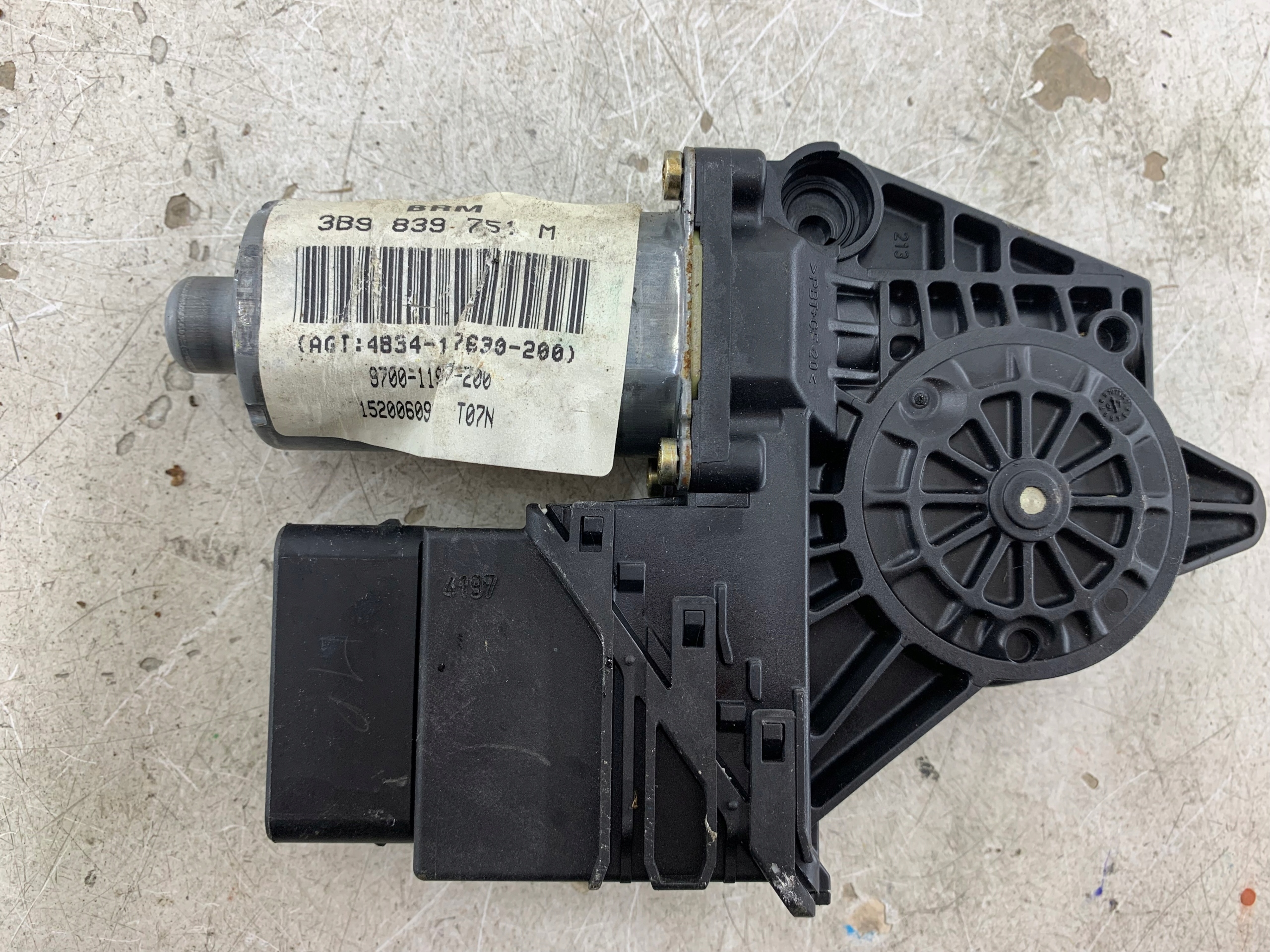 VW PASSAT B5 KOMBI mini motor windows left rear part 3B9839751M