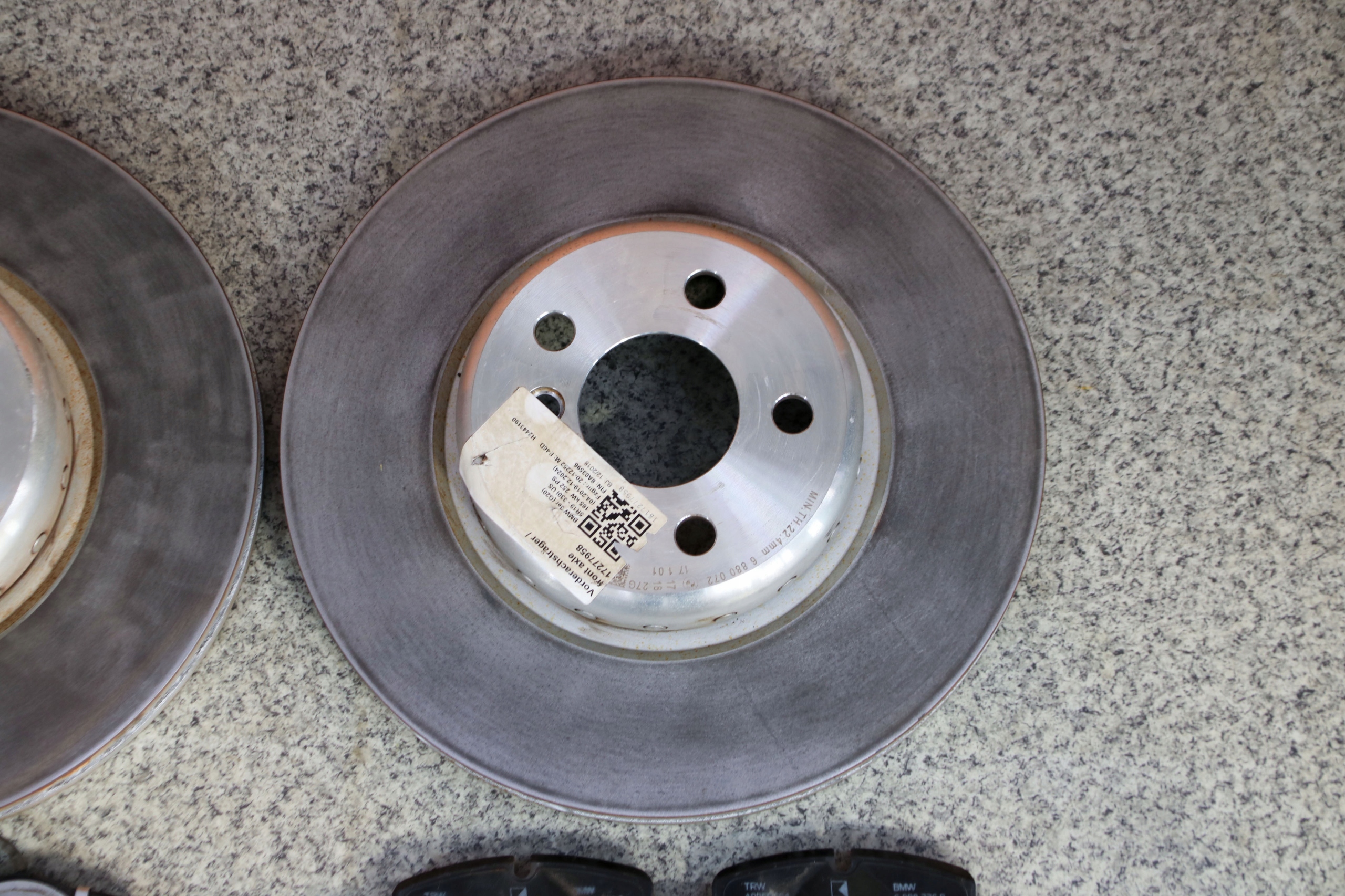 BMW G20 330i discs plates front 330x24 7 km !!!