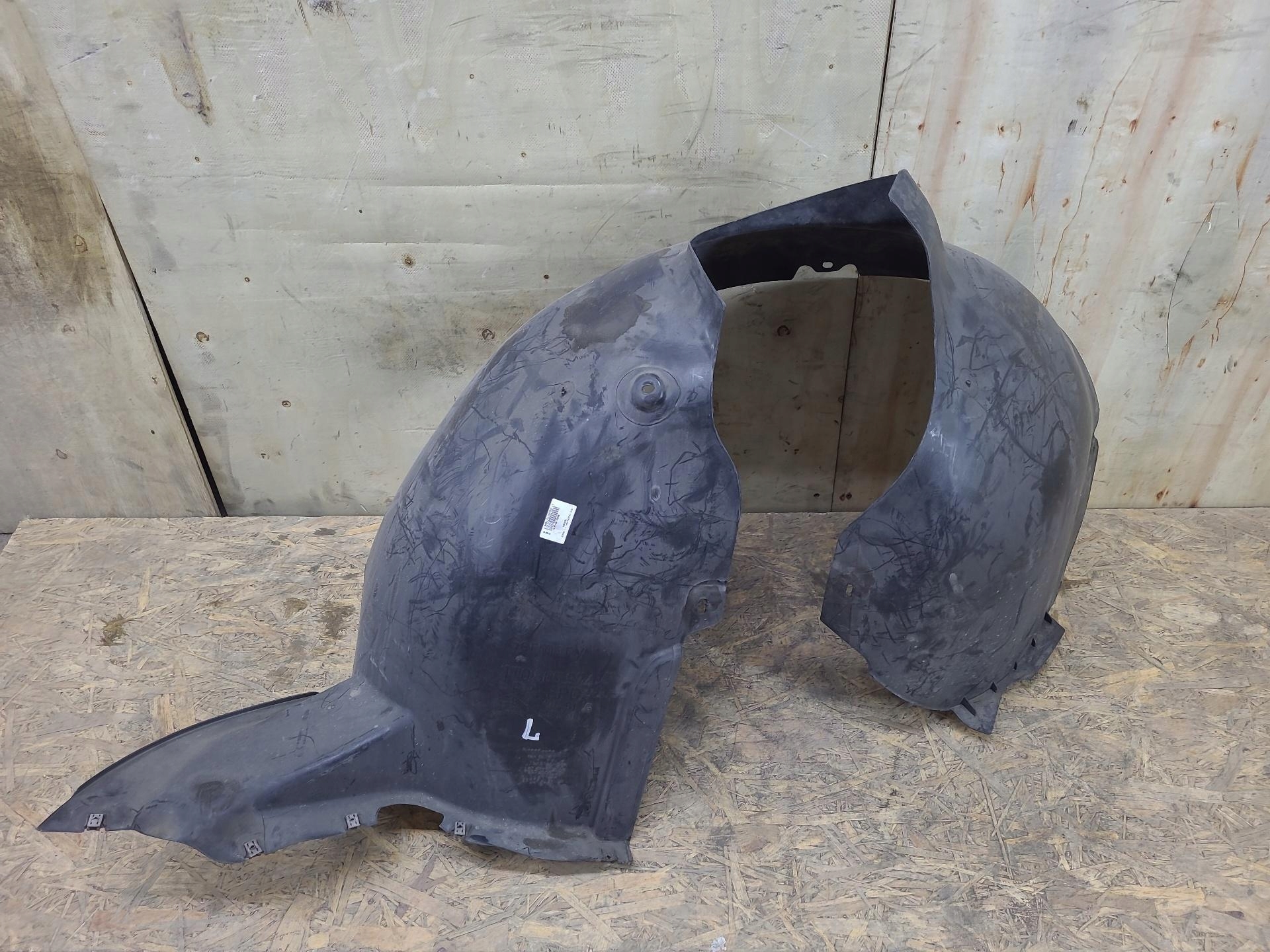 mudguard front left side Volkswagen Touran 2nd facelift 2013 1T0805974