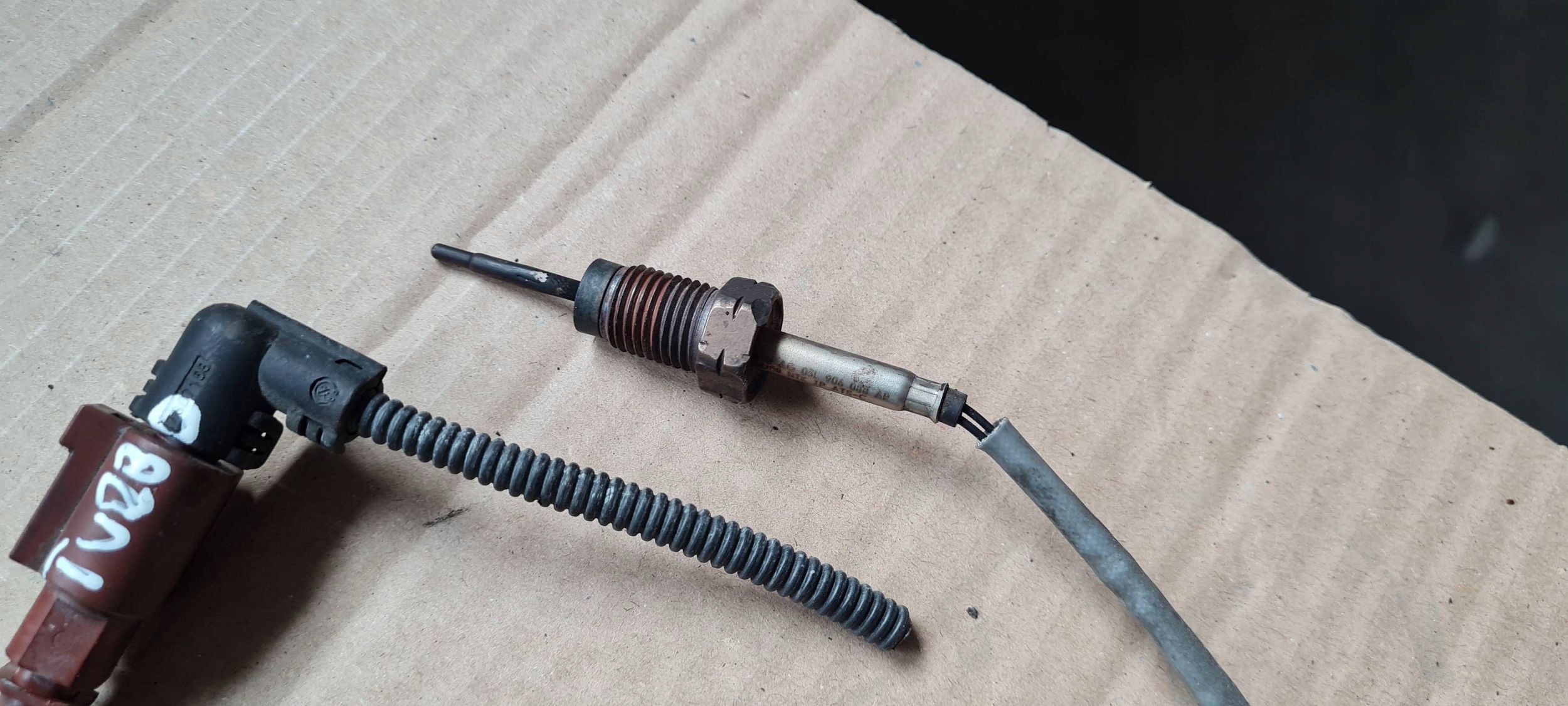 A6 C6 LIFT Sensor TEMPERATURY Gase 2.0 TDI 03L906088AR A4 B8 A5 Q5