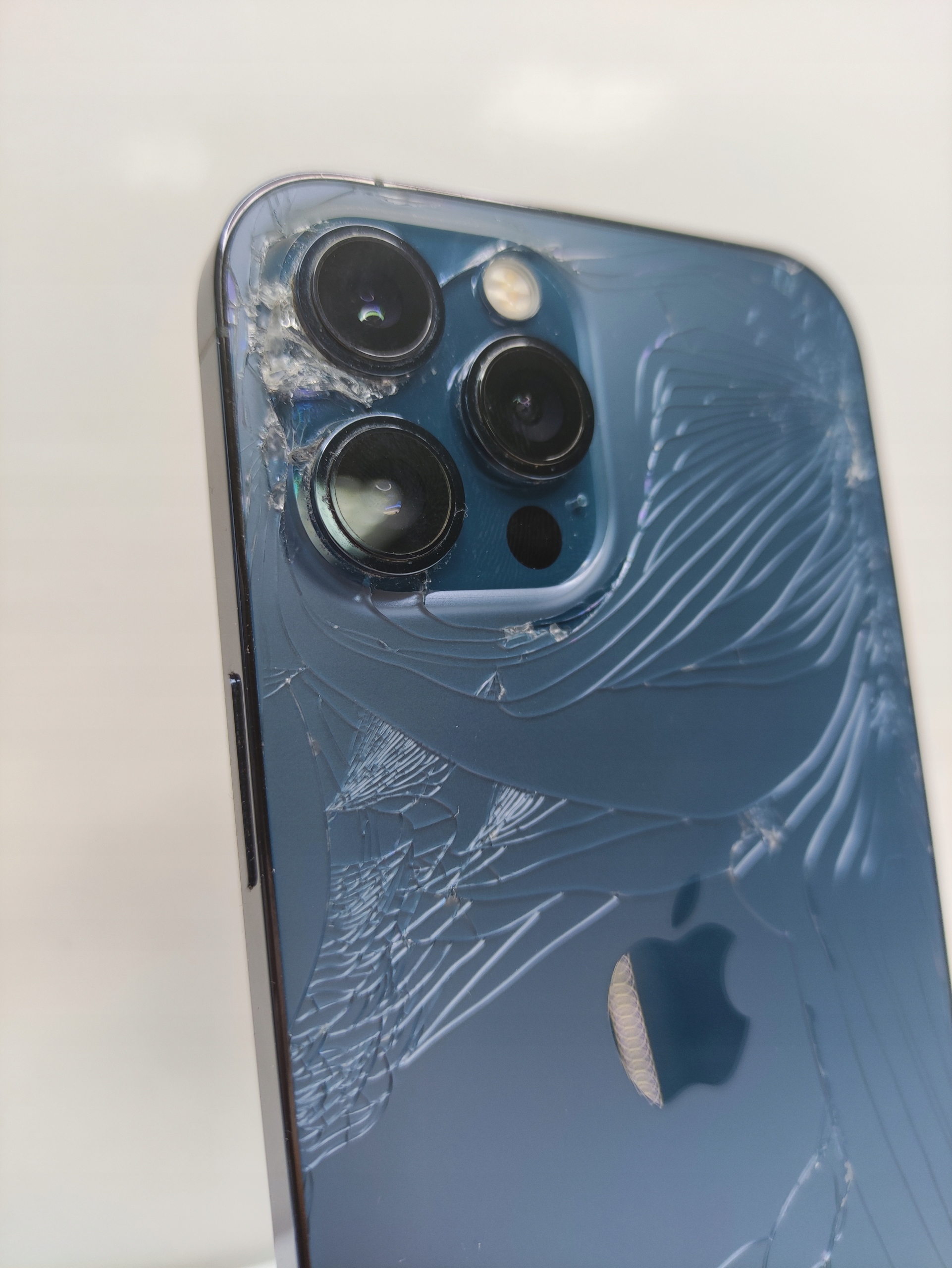 Smartfon Apple iPhone 12 Pro Max 6 GB / 256 GB 5G szary