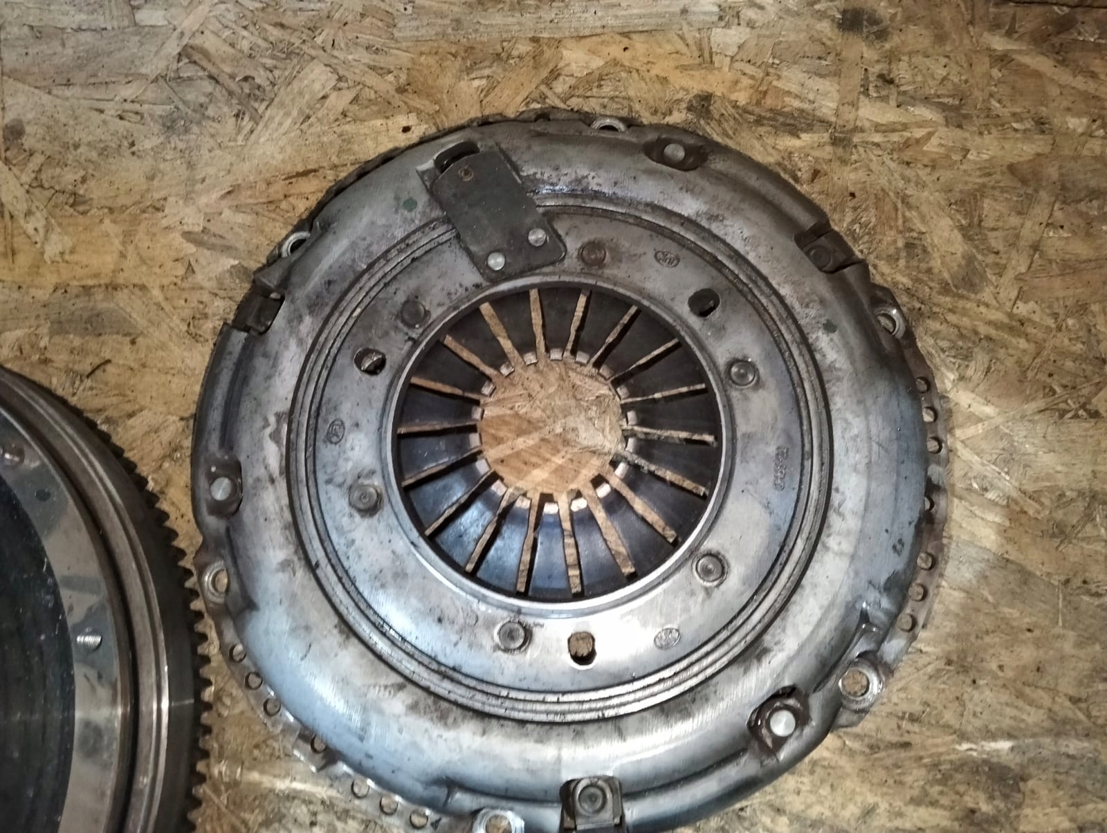 clutch wheel flywheel VOLVO V40 D2 1.6D 324075510